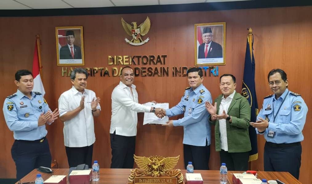 Ditjen Kekayaan Intelektual Kemenkumham resmi memberikan izin operasional Lembaga Manajemen Kolektif (LMK) Penyanyi Profesional Indonesia Ti