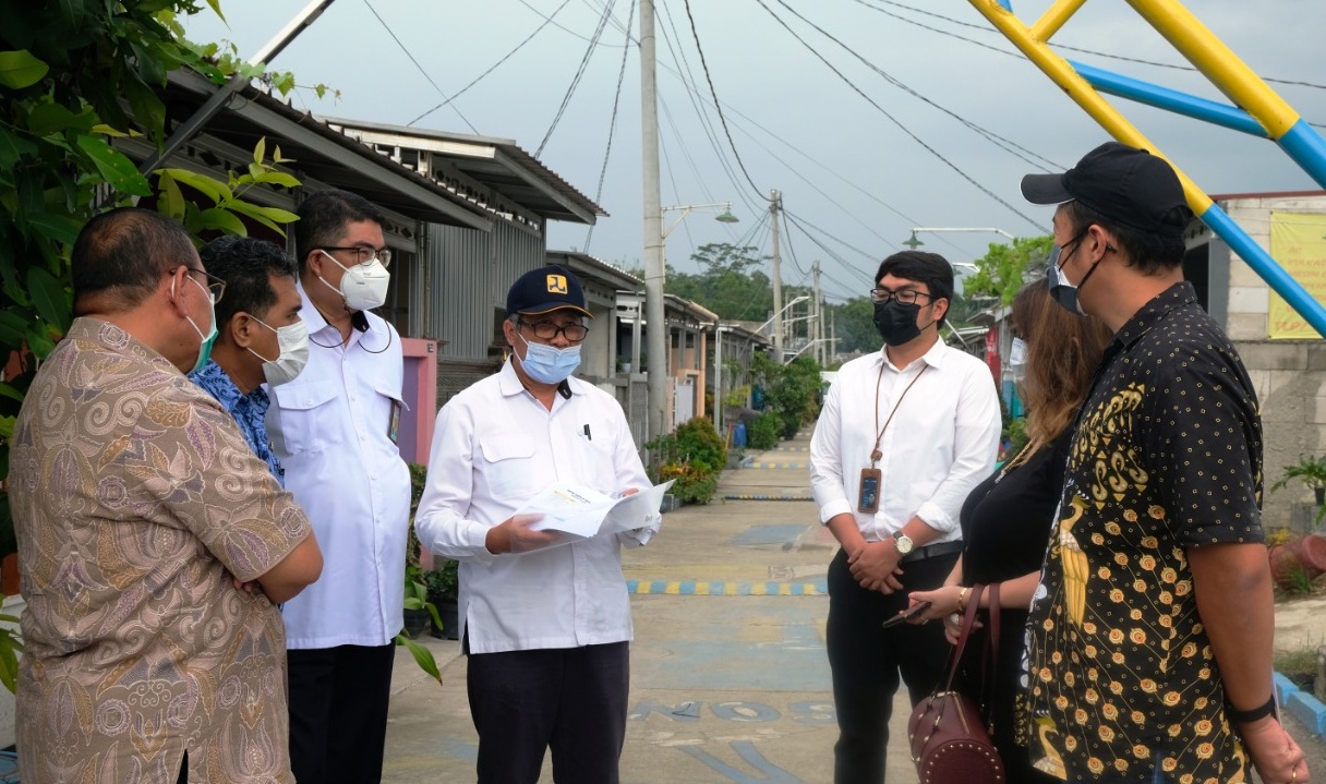 Tim dari Kementerian PUPR, BTN, dan DPD Jabar saat kunjungan kerja di Puri Harmoni 9