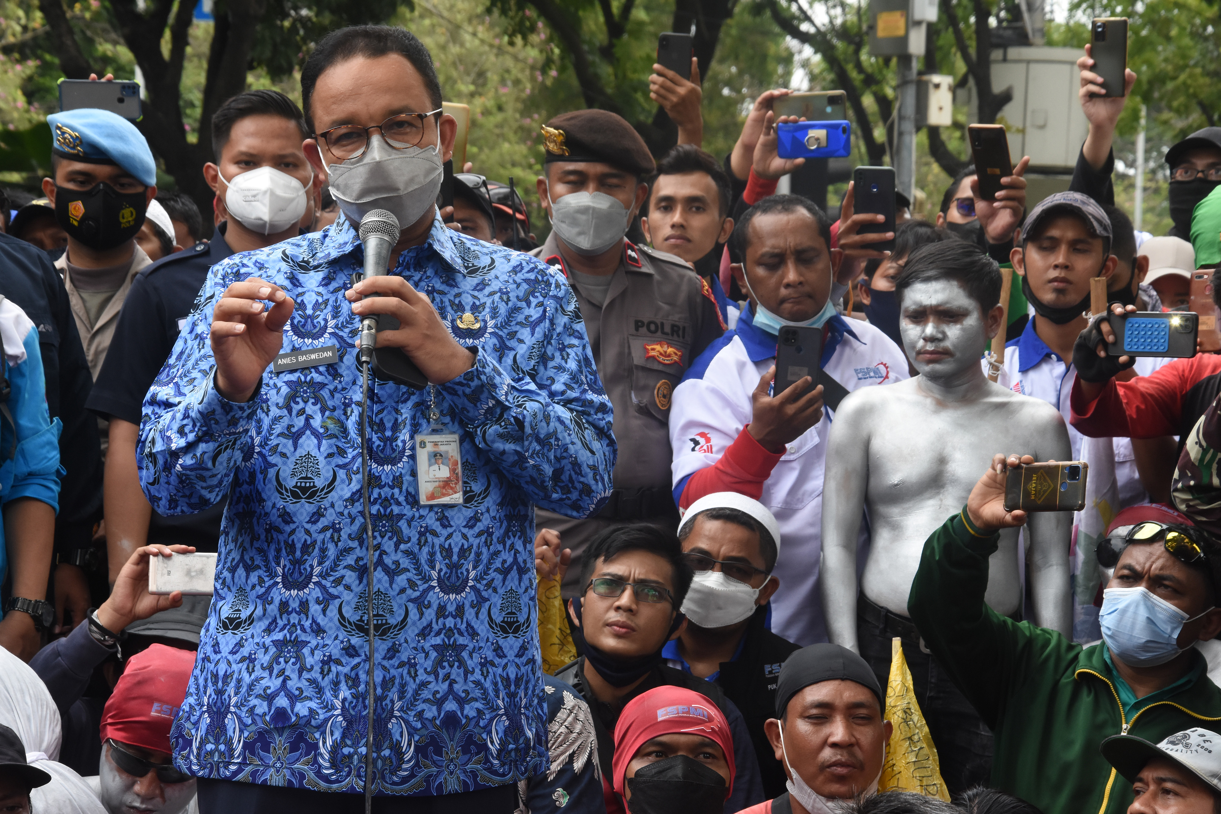 Anies Revisi Kenaikan UMP DKI 2022 Dari 0,85% Jadi 5,1%