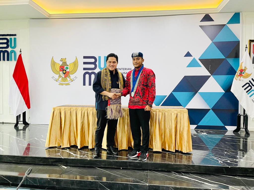 Menteri BUMN Erick Thohir dan Ketua Umum GMKI Jefri Gultom.