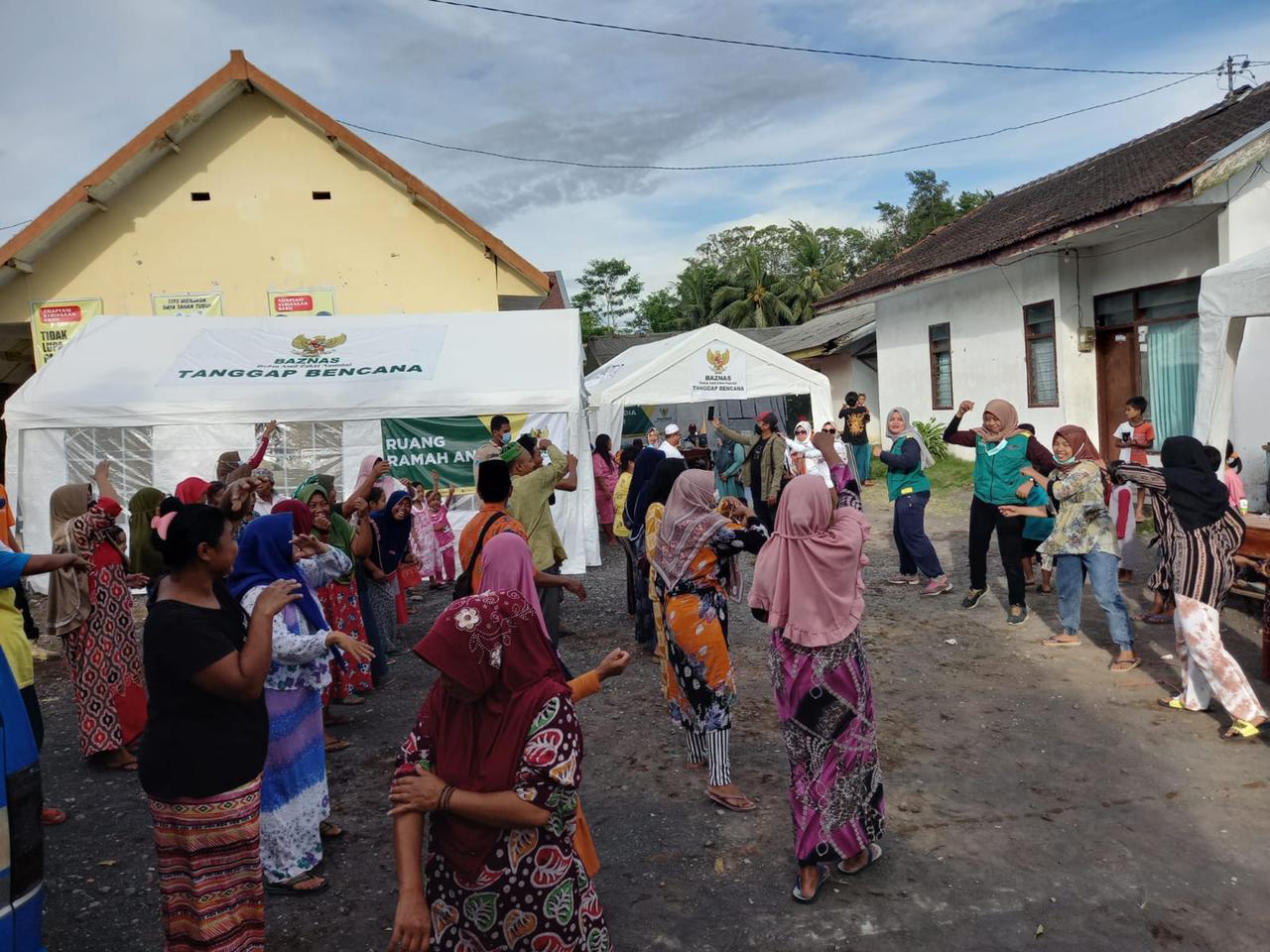 kegiatan Penggalangan dan Peningkatan Kapasitas Relawan Layanan Dukungan Psikososial secara serentak di lima provinsi di Indonesia.