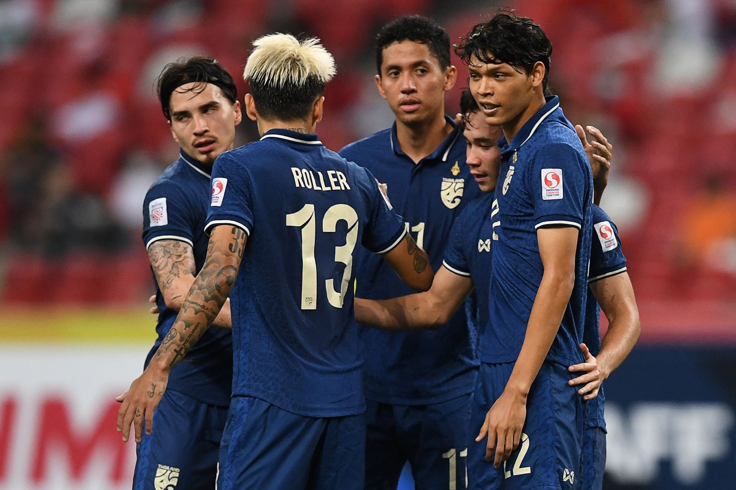 Para pemain Thailand melakukan selebrasi usai mencetak gol ke gawnag Indonesia di laga leg pertama final Piala AFF.