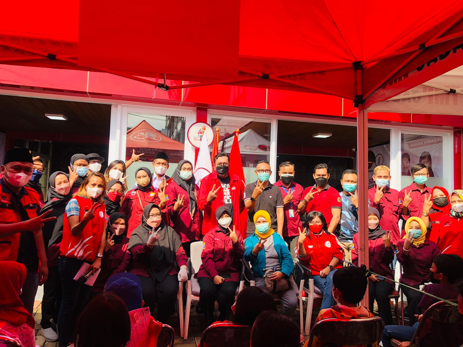 DPP Taruna Merah Putih menggelar vaksinasi Covid-19 bagi anak, remaja, dan dewasa di Kota Bandung, Jawa Barat.