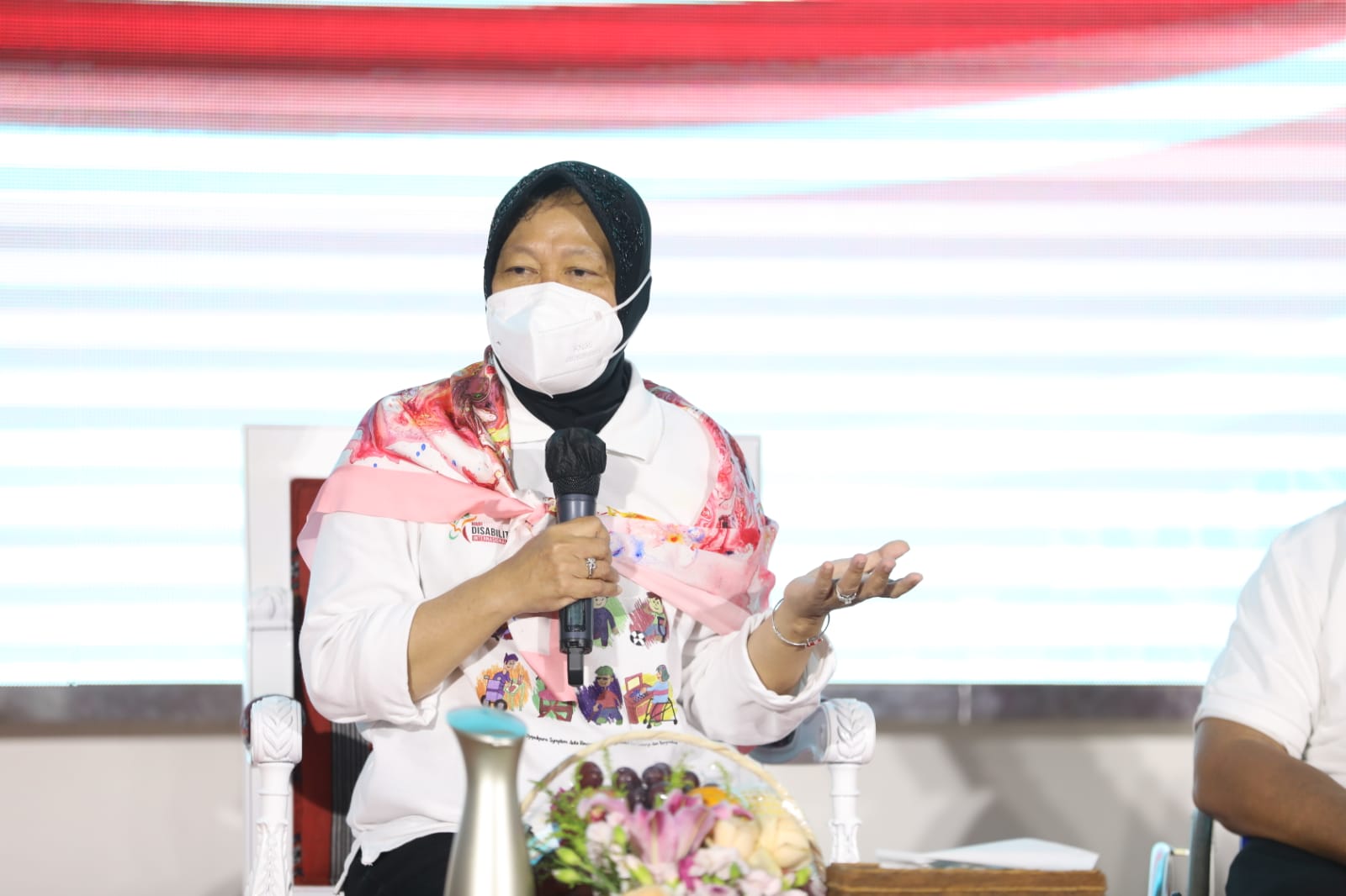 Menteri Sosial Tri Rismaharini saat jumpa pers pada rangkaian peringatan HDI 2021 di Jakarta, Rabu (1/12).