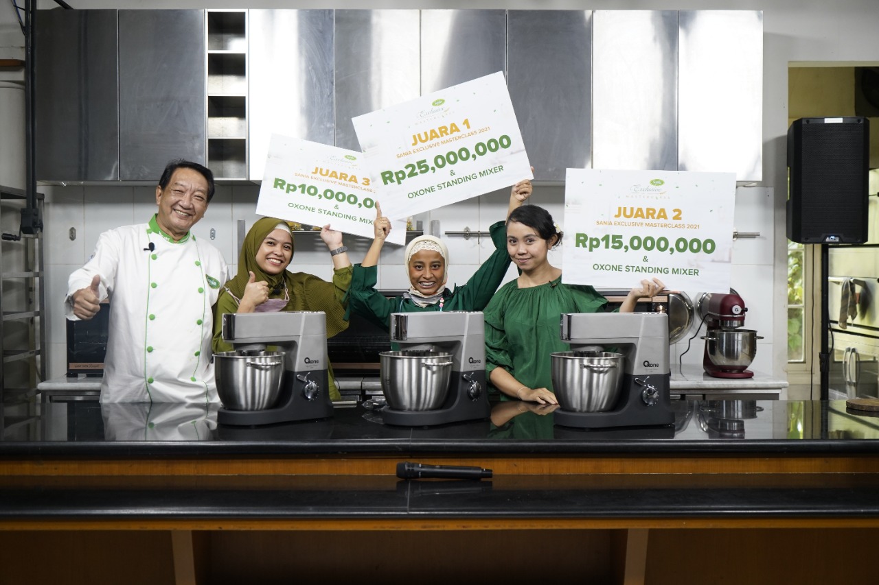 Tiga pemenang ibu rumah tangga pelaku usaha kuliner yang memenagi Sania Exclusive Masterclass. 