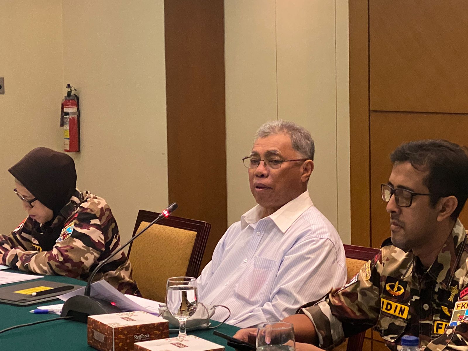 Ketua Umum FKPPI Pontjo Sutowo (tengah)