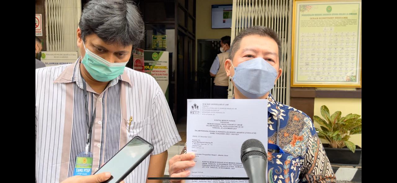 Andy Cahyady bersama Pengacaranya Mohammad Muchsin di PN Jakarta Utara