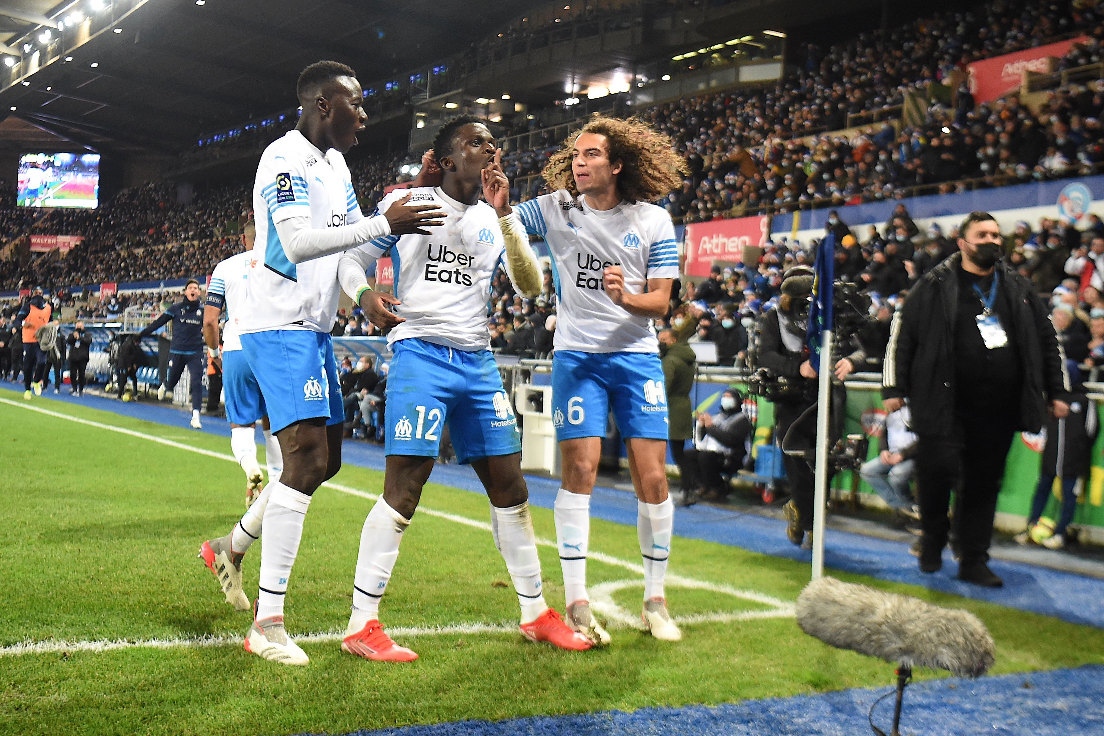 Para pemain Marseille melakukan selebrasi usai mencetak gol ke gawang Strasbourg di laga Ligue 1.
