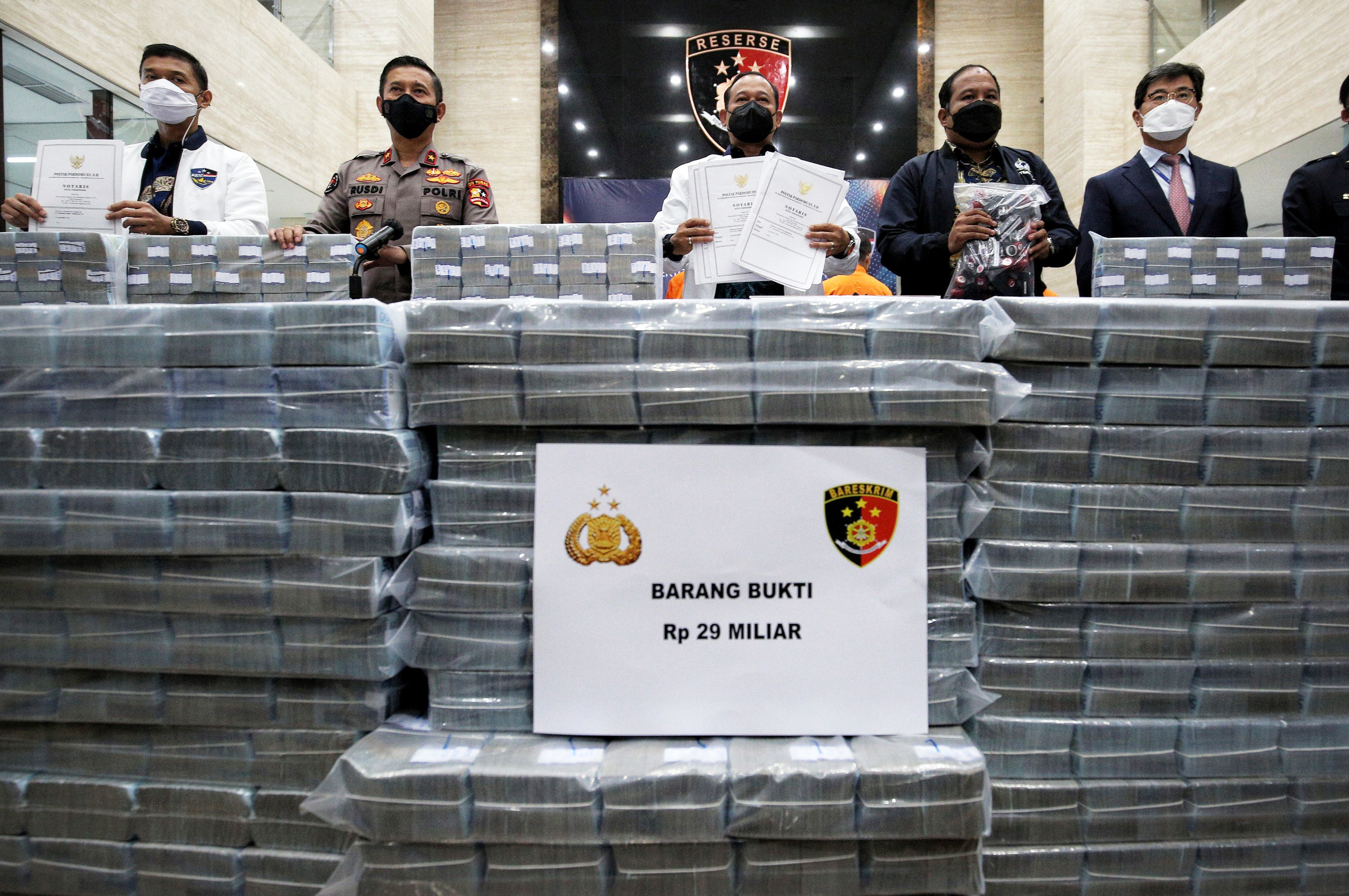  POLISI mengungkap jaringan penipuan siber di Jakarta