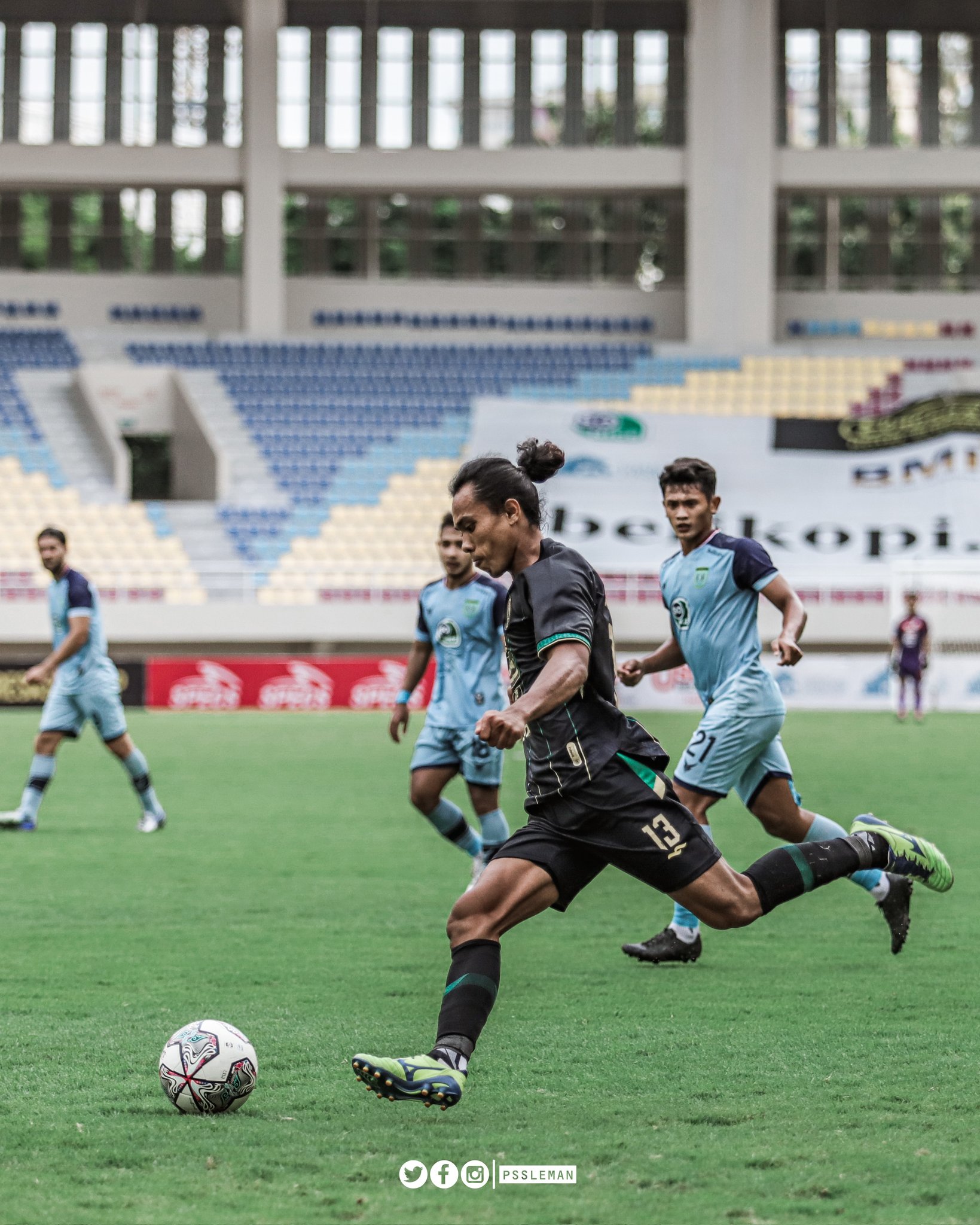 Laga Persela lawan PSS Sleman