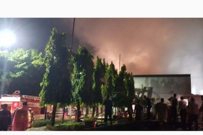 Kebakaran Gedung Kasuari RSUP dr Kariadi Semarang Kamis (30/12) malam diduga karena korsleting.