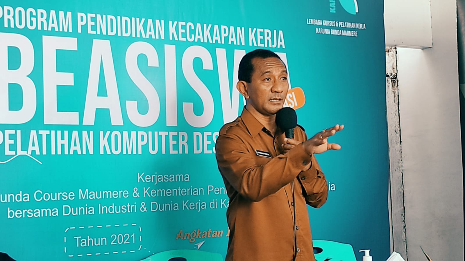 Sekda Kabupaten Sikka, Alvian Parera.
