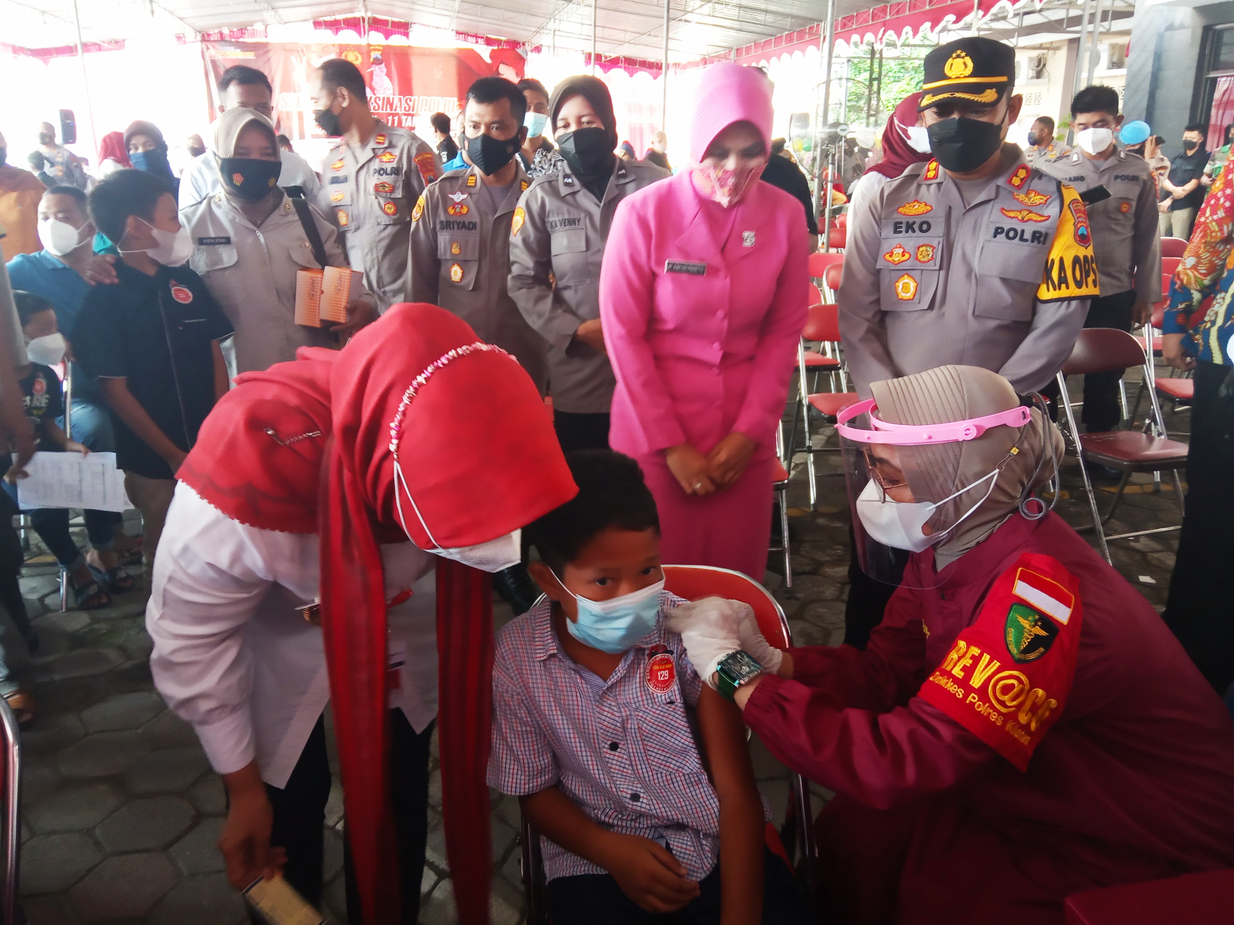 Vaksinasi anak 6-11 yang digelar Polres Klaten, Jawa Tengah Rabu (29/12). 