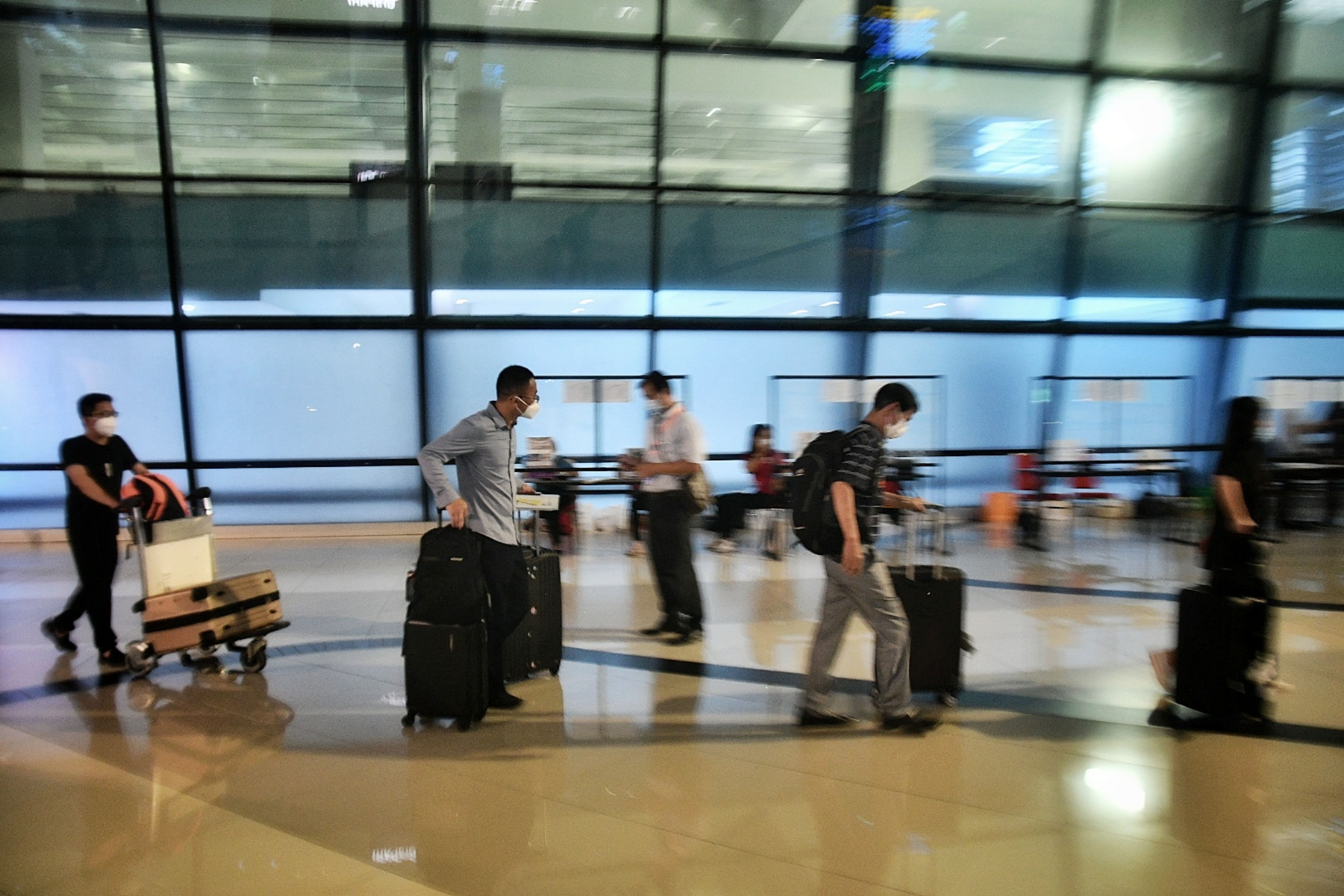 Warga negara asing tiba di Bandara Udara Internasional Soekarno Hatta, Tangerang.