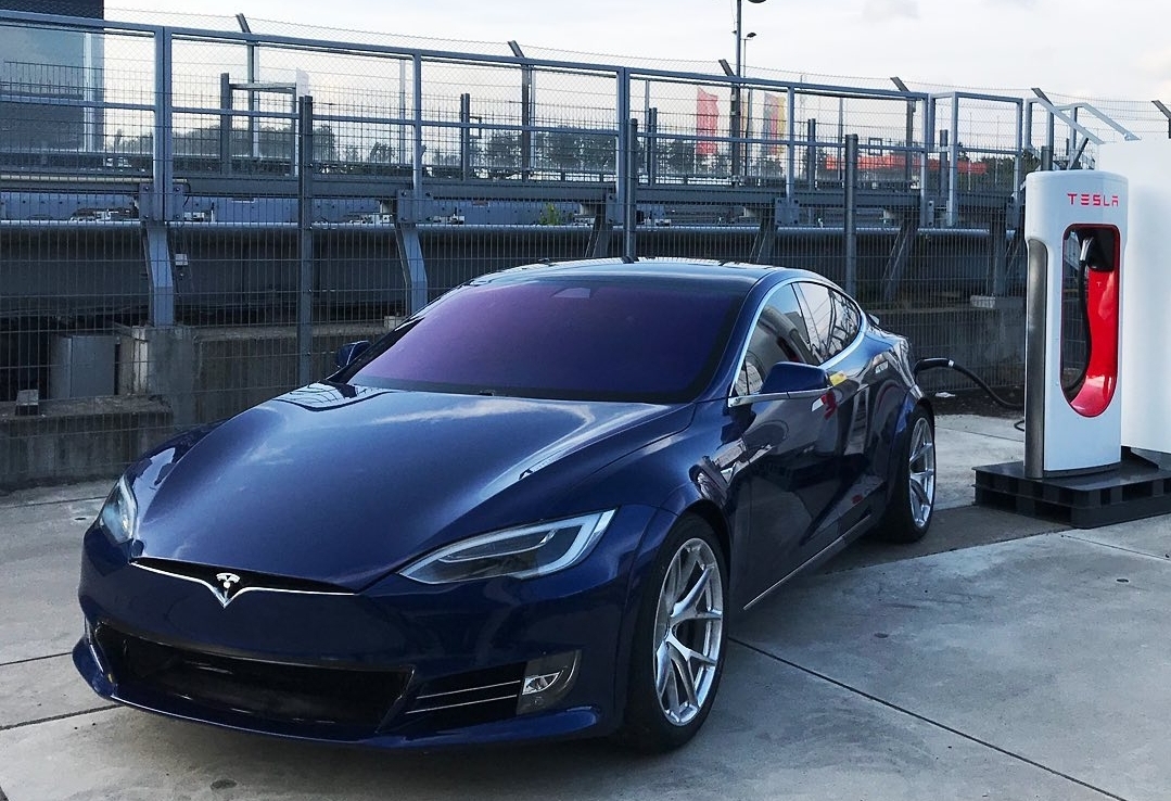 Pengaktivan gim saat berjalannya autopilot, akan membuat mobil otomatis berhenti.