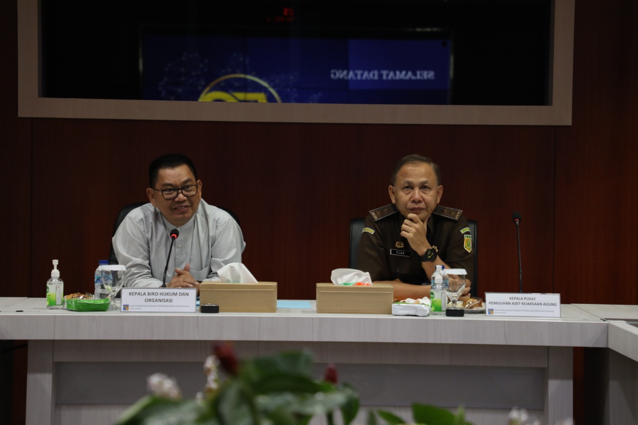 Kepala Biro Hukum BP Batam, Moch. Nasrun (kiri) dan Kepala Pusat Pemulihan Aset Kejagung  Elan Suherlan.