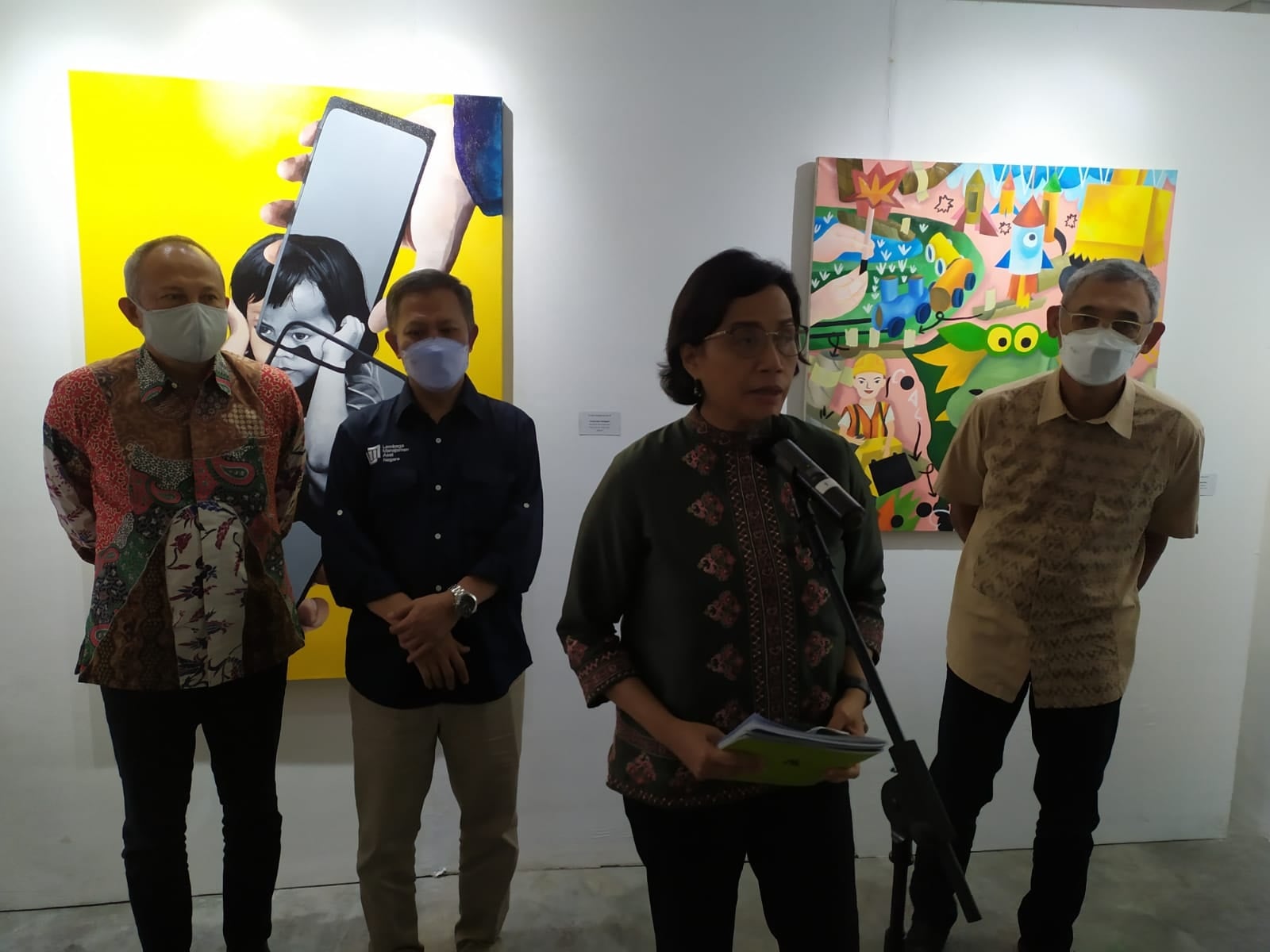 Menteri Keuangan Sri Mulyani saat meresmikan  Gedung Dhanadyaksa Dipati Ukur, Bandung