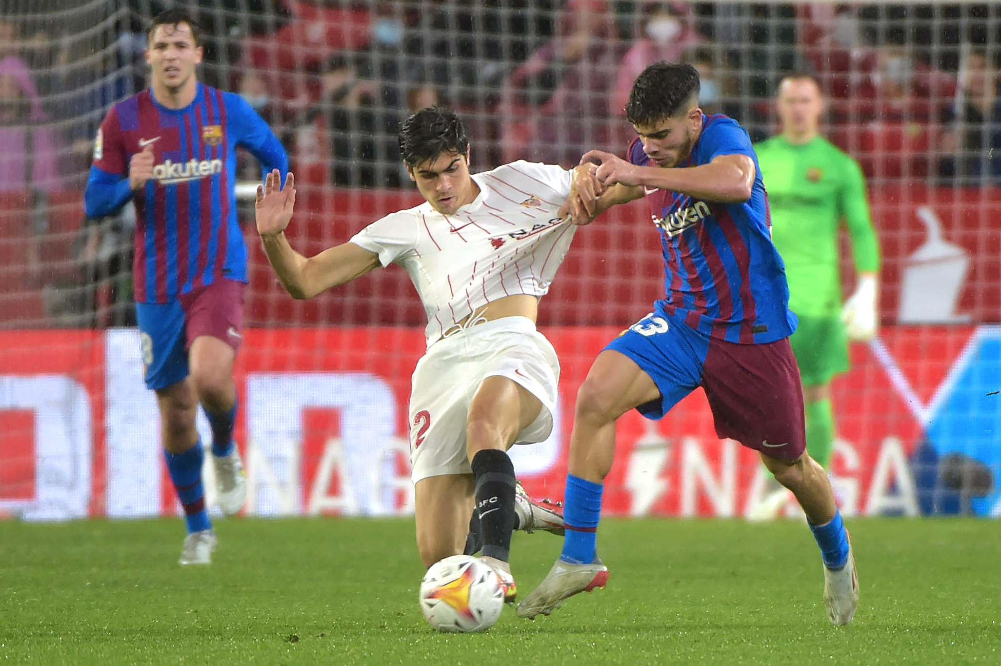 Laga La Liga antara Sevilla dan Barcelona.