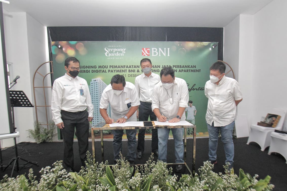 Penandatanganan MoU antara pengembang Serpong Garden Apartment dengan BNI, Rabu (21/12).