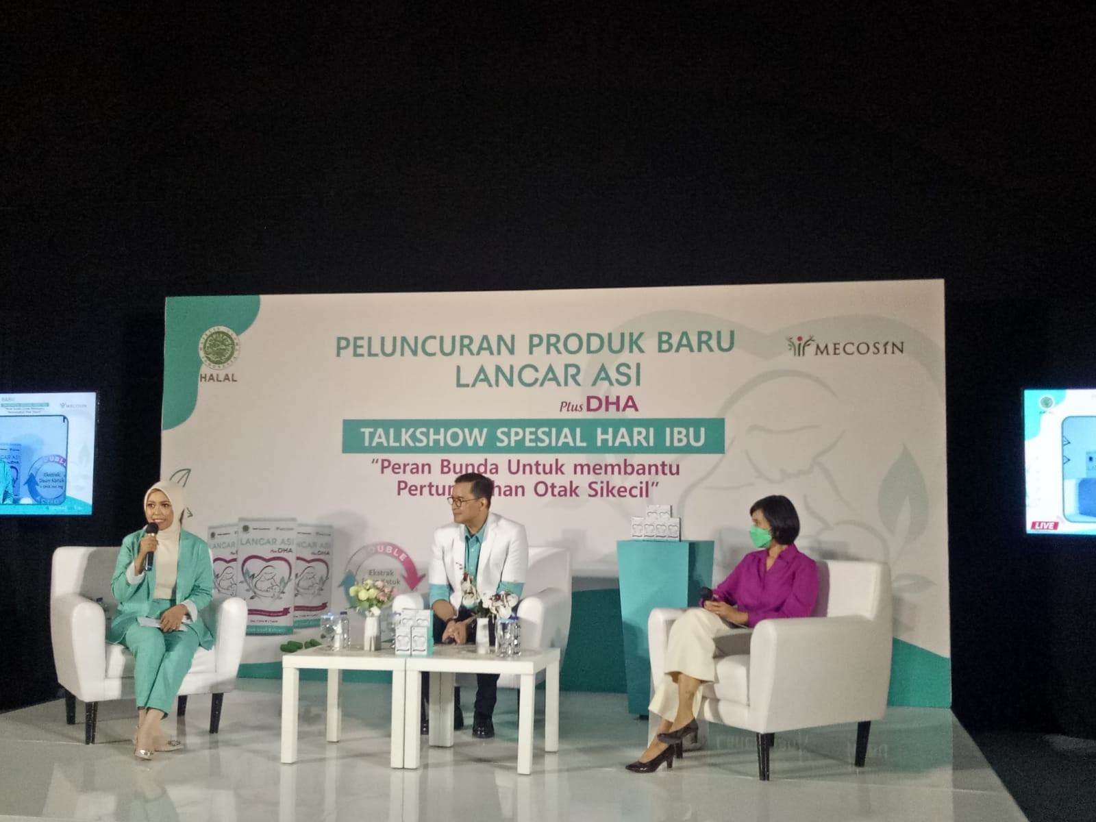 Sumber makanan yang banyak mengandung asam lemak esensial yaitu minyak kanola, minyak kenari, sayuran berdaun hijau, dan minyak ikan.