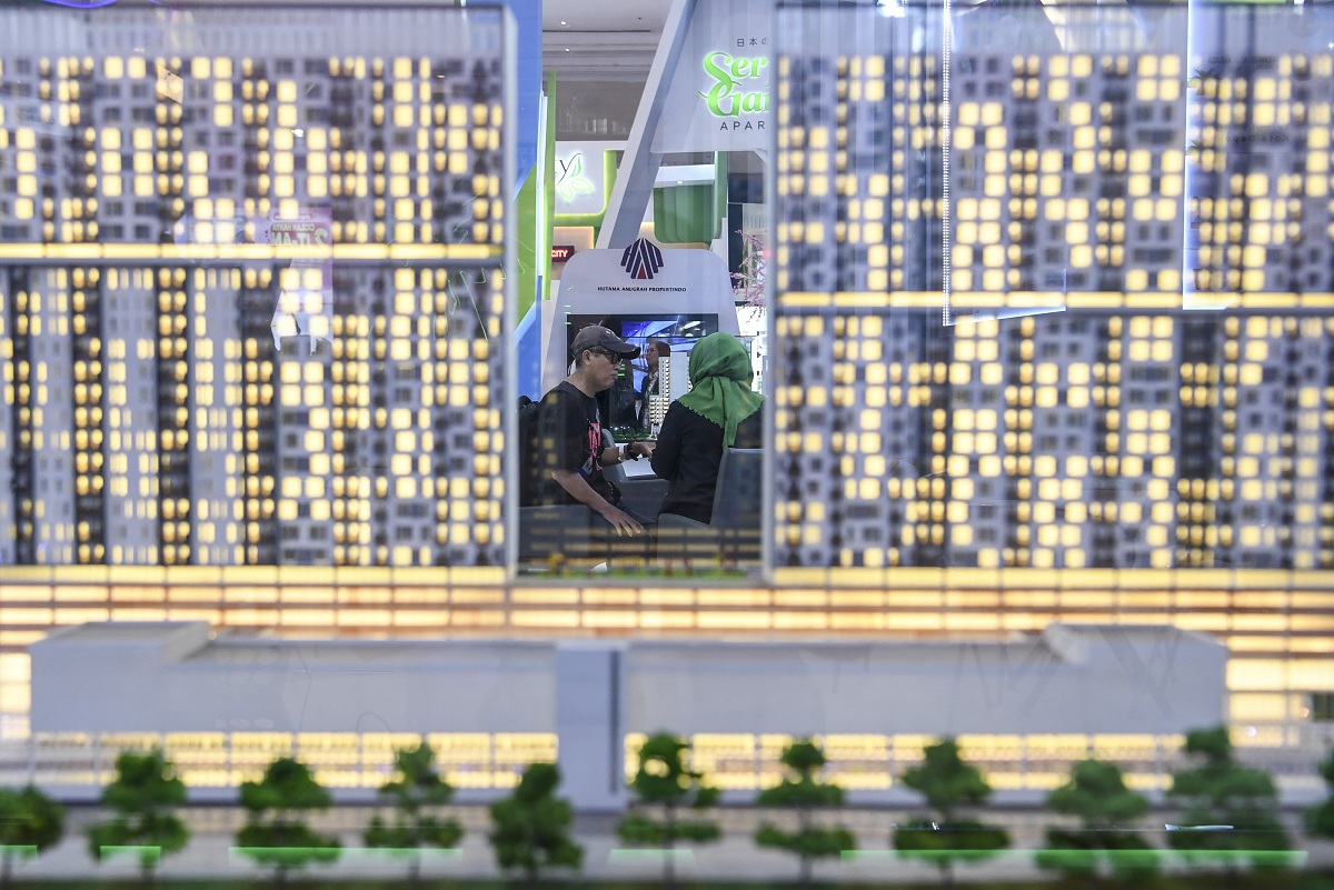 Maket sebuah komplek apartemen di salah satu pameran properti di Jakarta, tahun lalu.