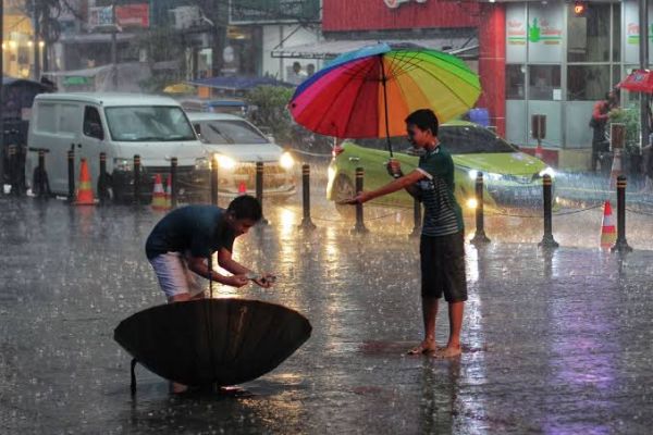 Ilsutrasi: Hujan disertai angin berpotensi terjadi di Jaksel sore ini, Rabu (1/12)