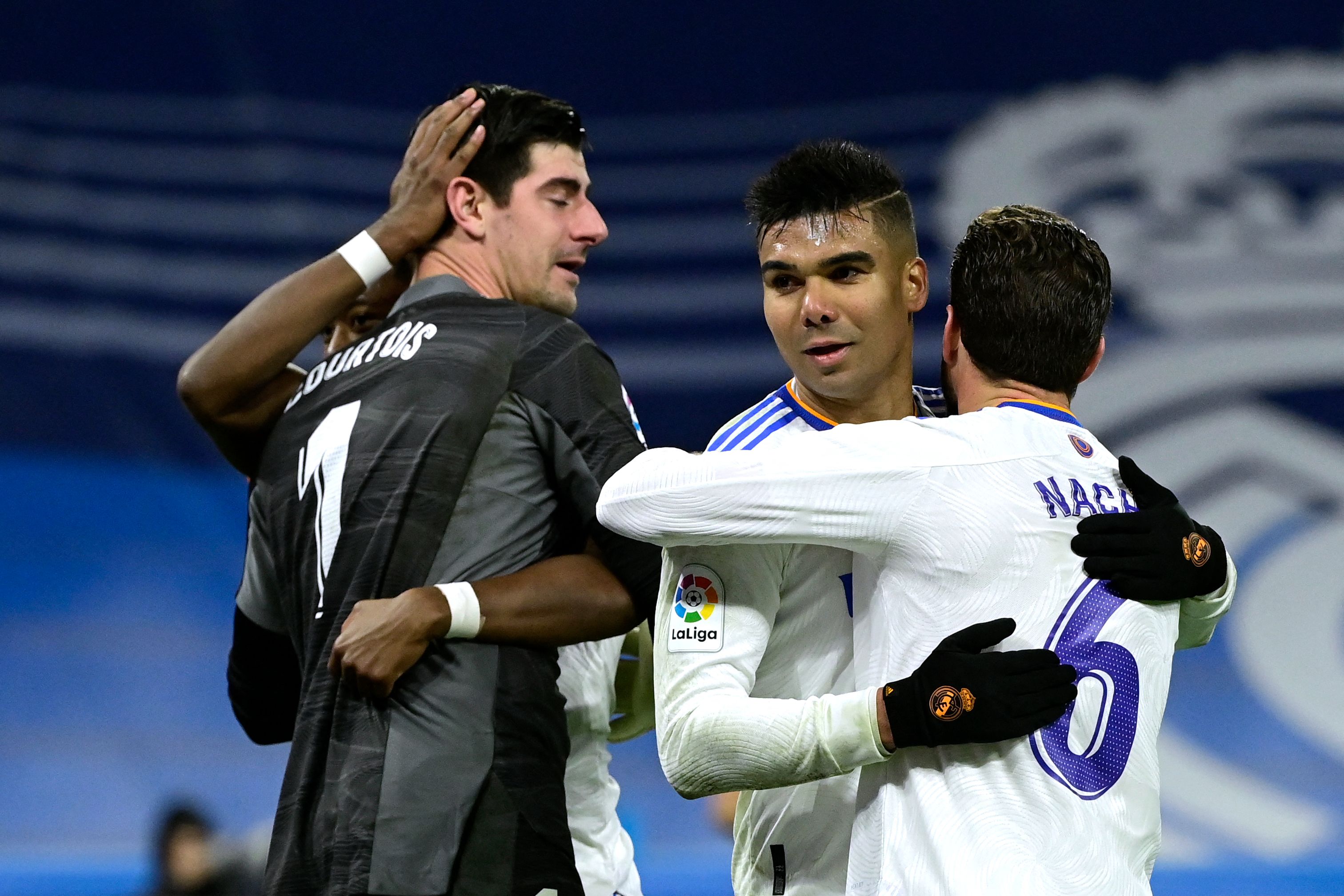 Para pemain Real Madrid melakukan selebrasi usai menang atas Atletico Madrid di laga La Liga.