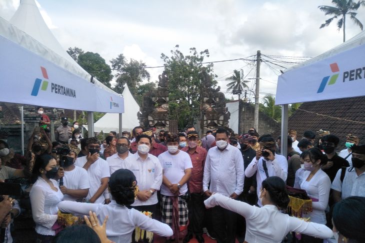 Menterj BUMN Erick Thohir mengunjungi Balai Banjar Taman Kelod, Ubud, Bali