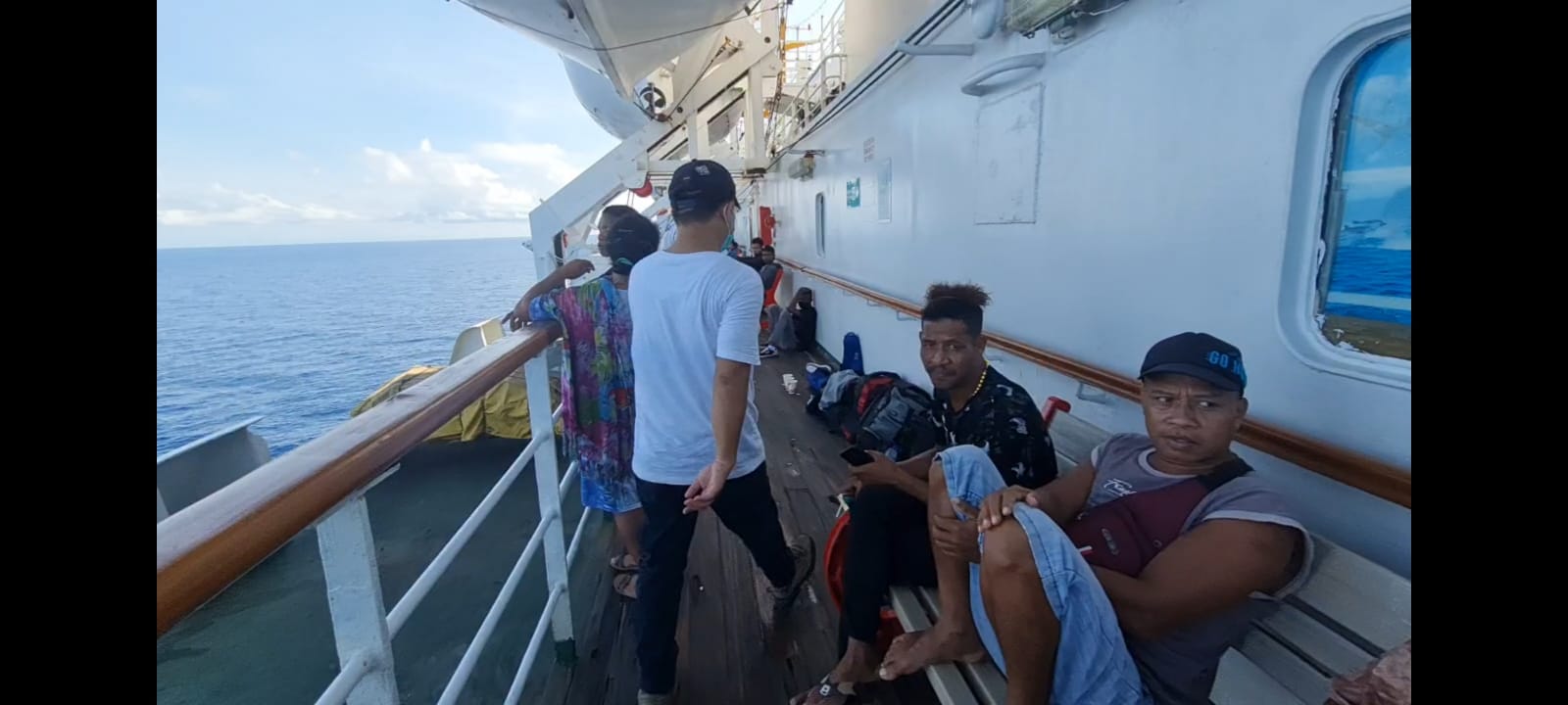 Penumpang di KM Awu milik PT Pelni (Persero) rute Jakarta - Kupang, NTT. 