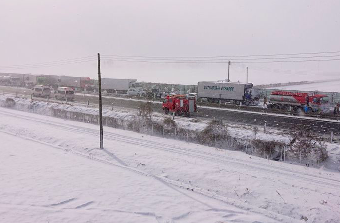 Salju Tebal Buat Lalu Lintas di Jepang Jadi Kacau