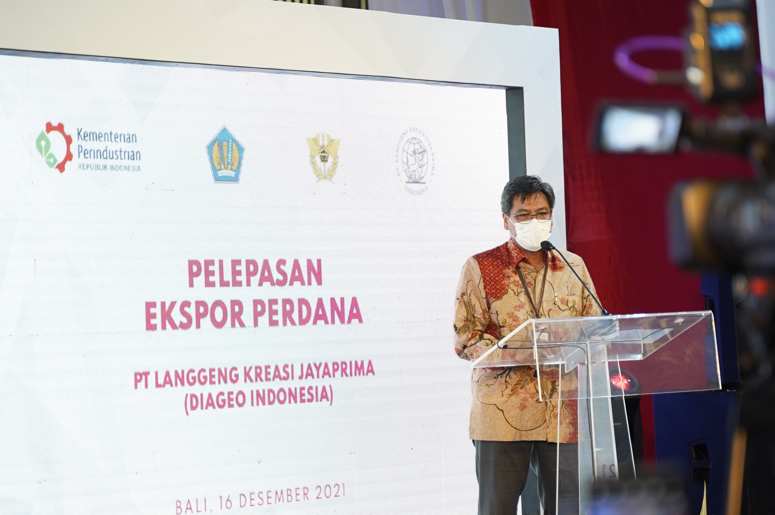 Pelepasan ekspor perdana produk Diageo Indonesia.