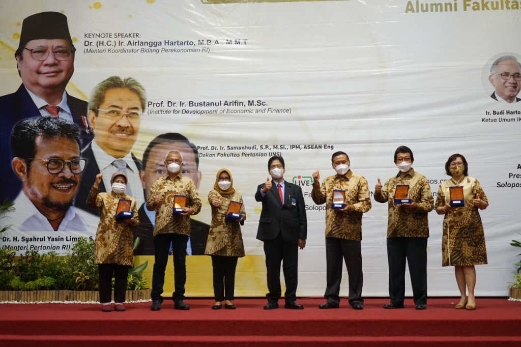 UNS menggelar Seminar Nasional Outlook Pertanian Indonesia 2022.