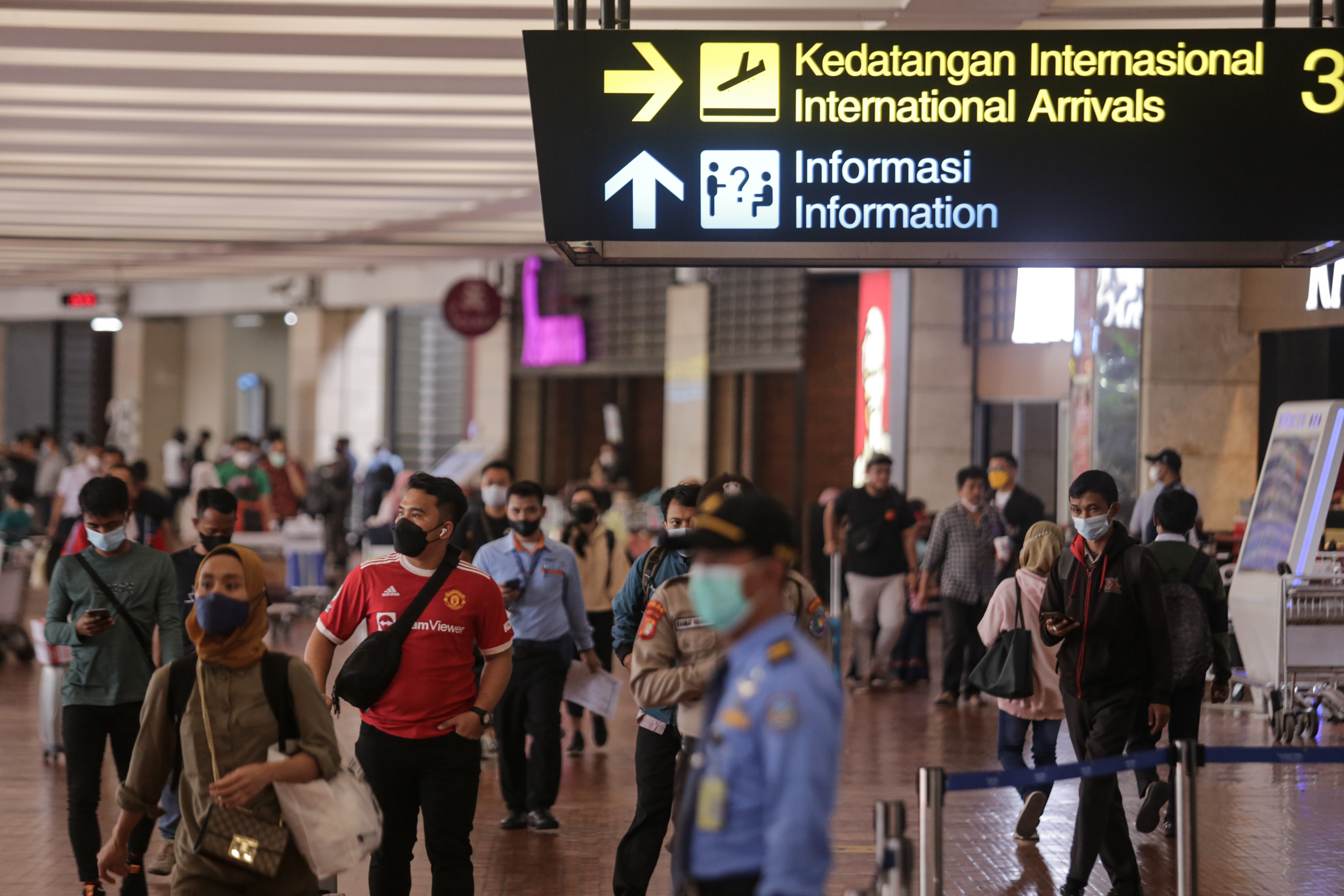 Suasana terminal kedatangan Internasional Bandara Soekarno-Hatta, Pemerintah mengetatkan pintu masuk RI antisipasi penyebaran Omikron
