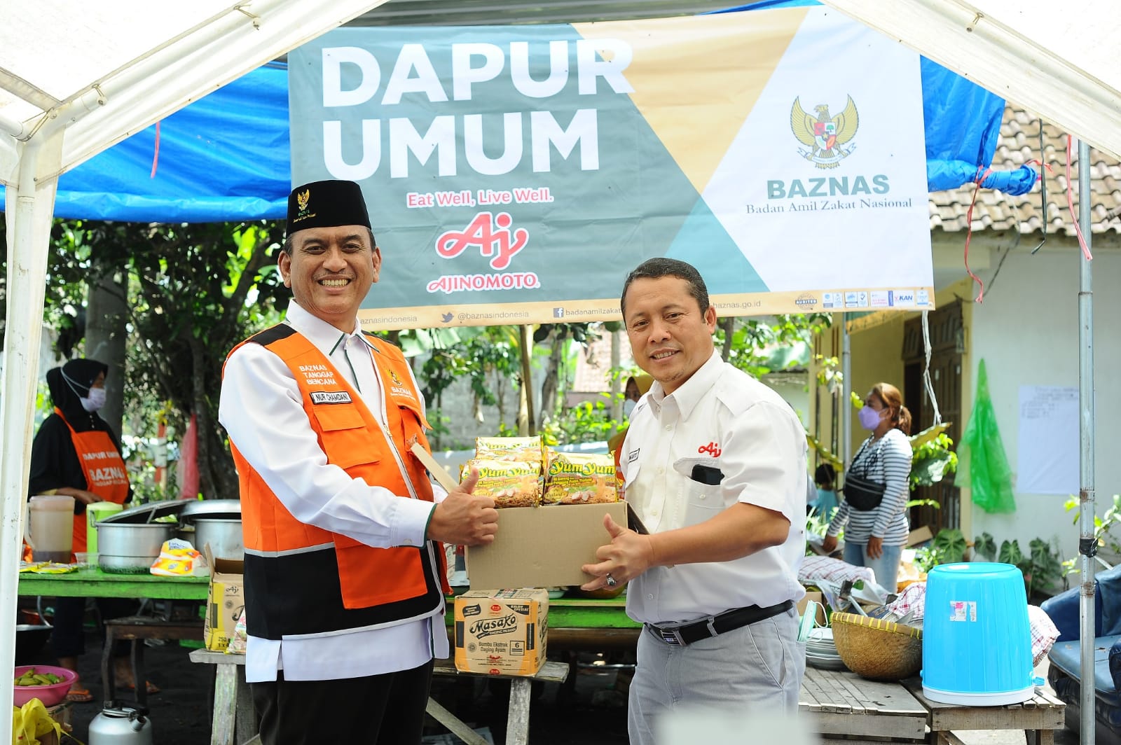 Penyerahan bantuan dari PT Ajinomoto Indonesia kepada korban bencana erupsi Gunung Semeru melalui Baznas RI.