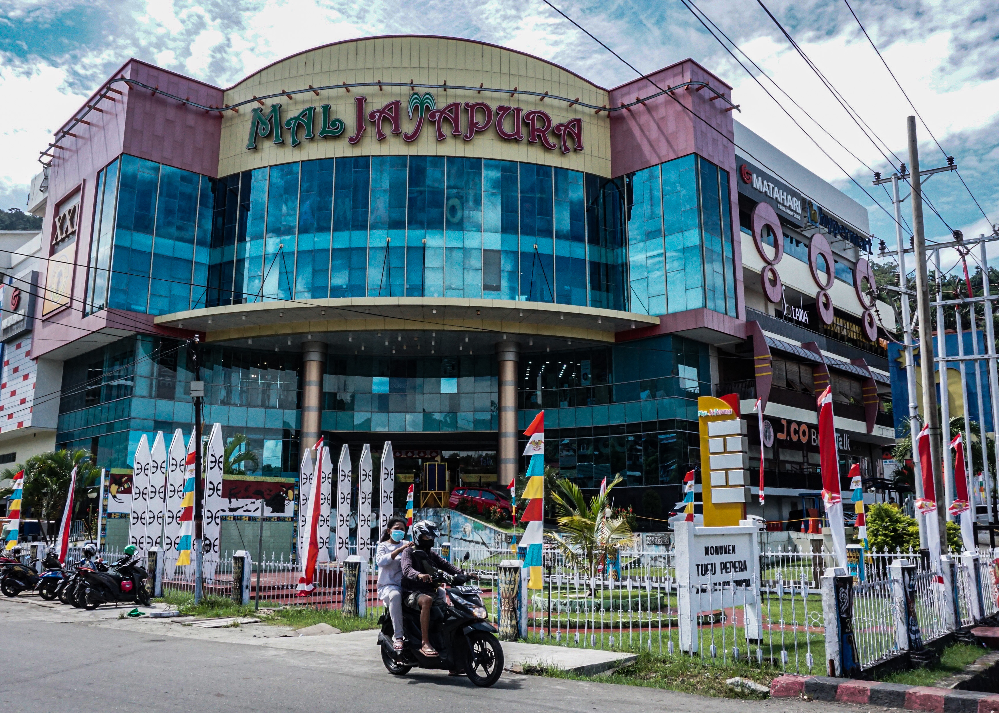 Salah satu mal di Jayapura, Papua.