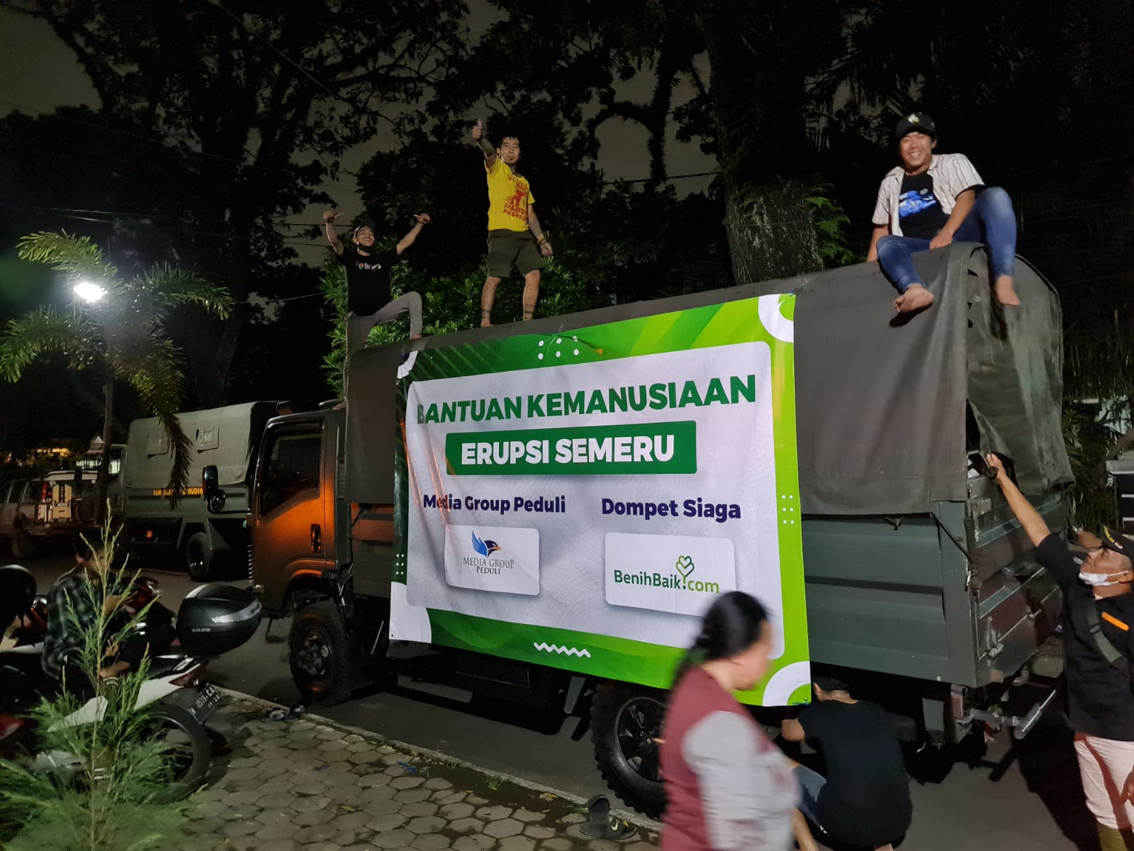 Media Group dan benihbaik.com menyalurkan bantuan untuk korban bencana di Lumajang