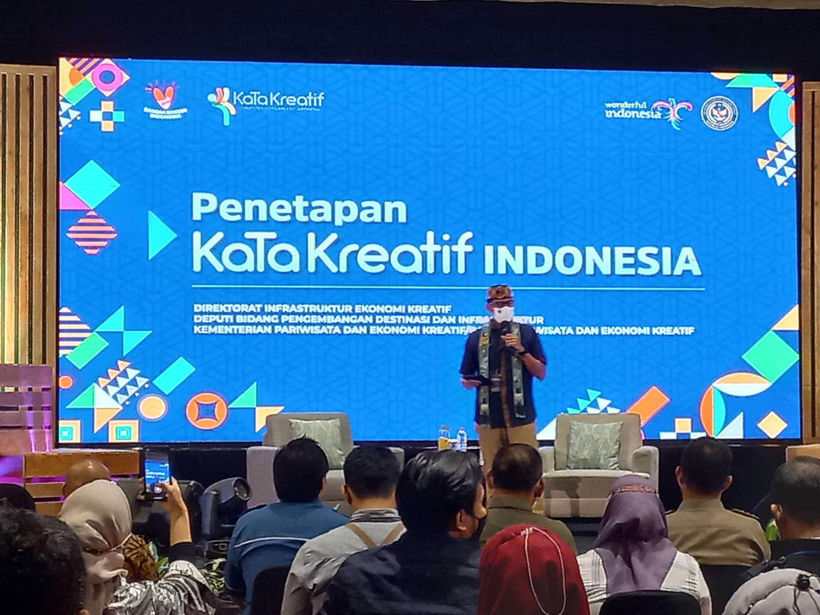 Menparekraf Sandiaga Uno memberi pemaparan pada Workshop KaTa Kreatif Indonesia di Samarinda, Kaltim.