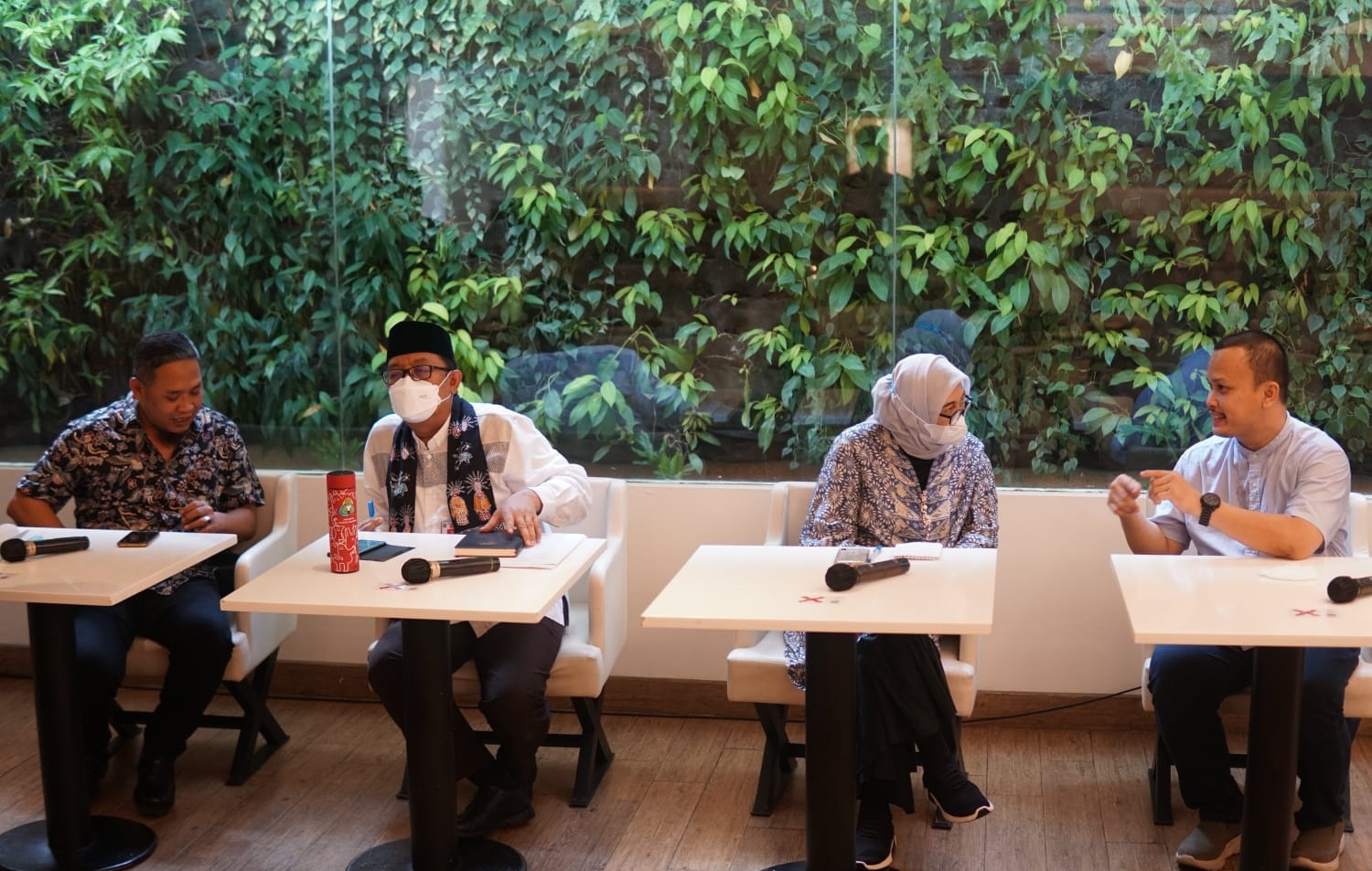 Diskusi membahas pengolaha limbah medis di Jakarta