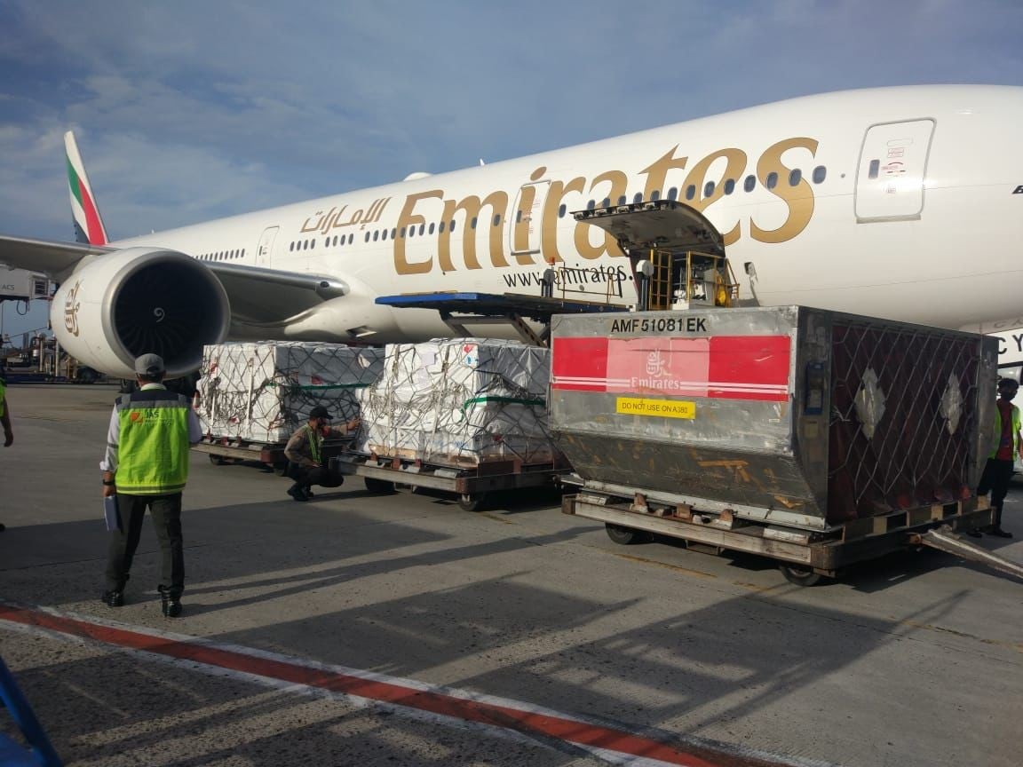 Terkait vaksin booster, pemerintah menyiapkan sesuai dengan kelompok prioritas yaitu untuk tenaga kesehatan dan lansia.