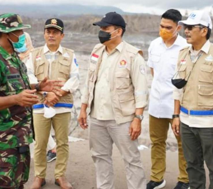 Ketua Dewan Penasehat Partai Gerindra DPD Jatim, Bambang Haryo Soekartono, mengunjungi lokasi bencana erupsi Gunung Semeru di Lumajang.