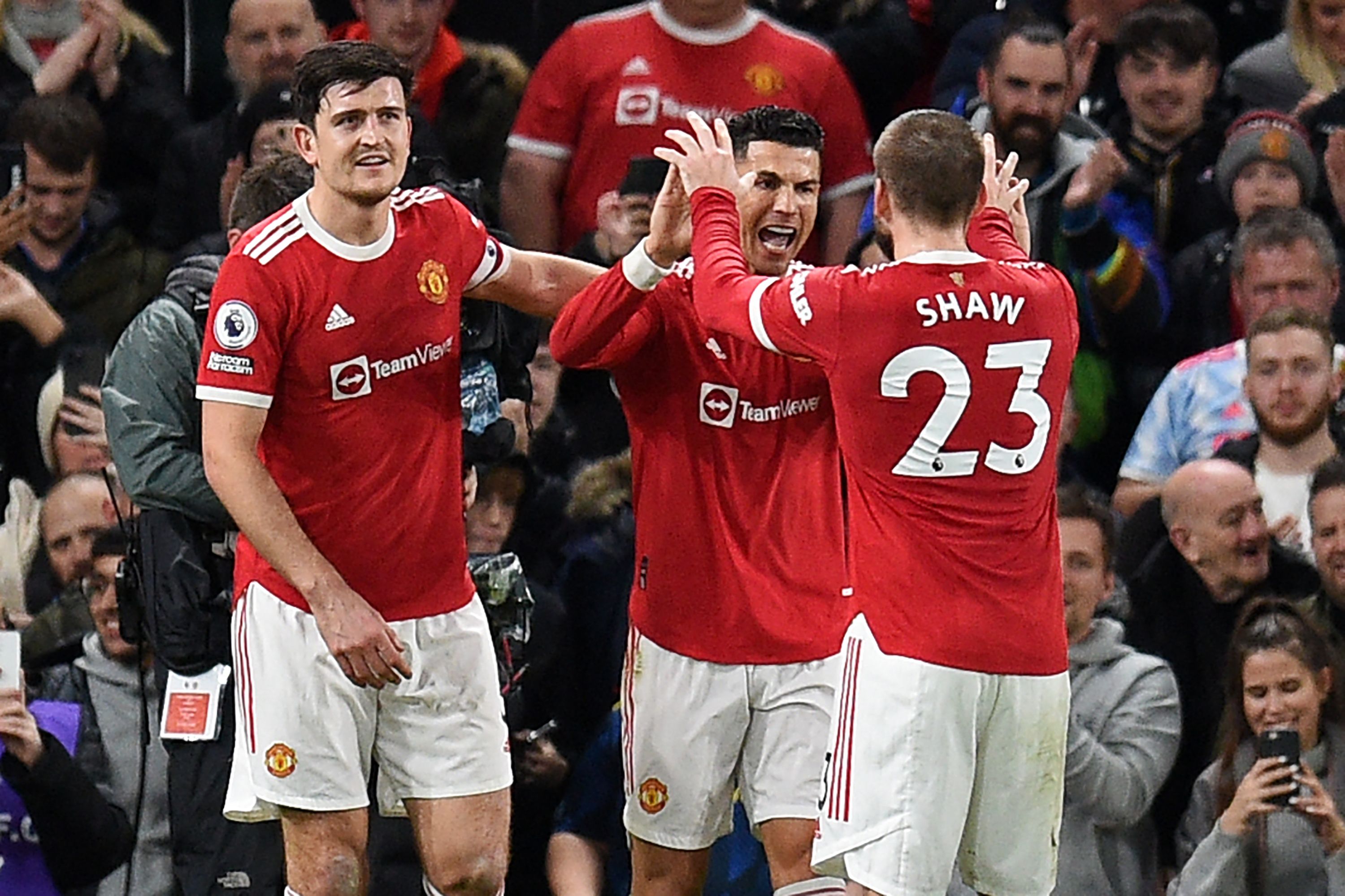 Para pemain Manchester United melakukan selebrasi usai mencetak gol ke gawang Burnley di laga Liga Primer Inggris.