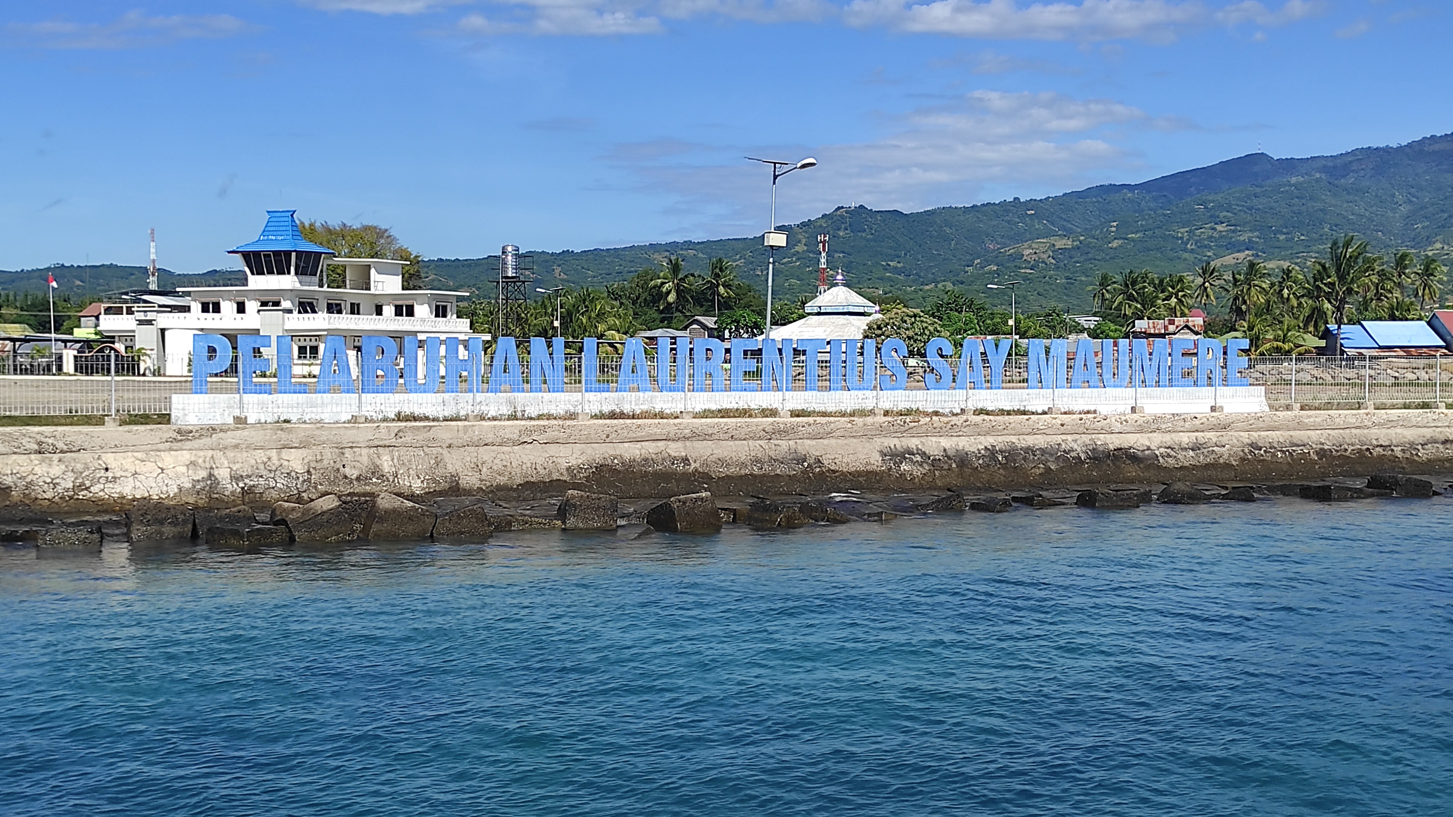Pelabuhan Laut Lorens Say Maumere di Kabupaten Sikka, Nusa Tenggara Timur.