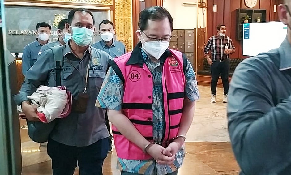  Presiden Direktur PT Rimo International Lestari Tbk, Teddy Tjokrosaputro