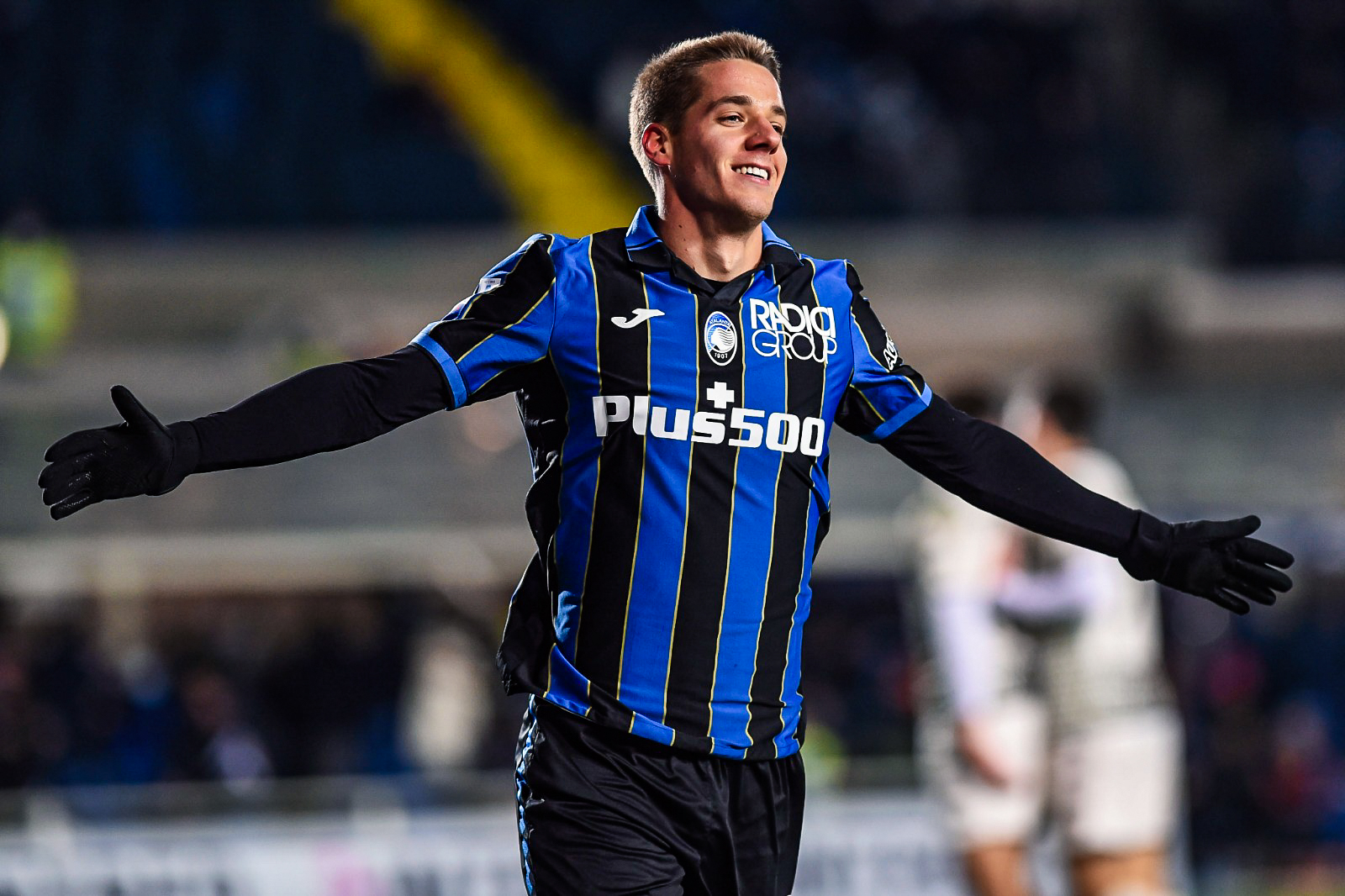 Penyerang Atalanta Mario Pasalic melakukan selebrasi usai mencetak gol ke gawang Venezzia di laga Serie A.