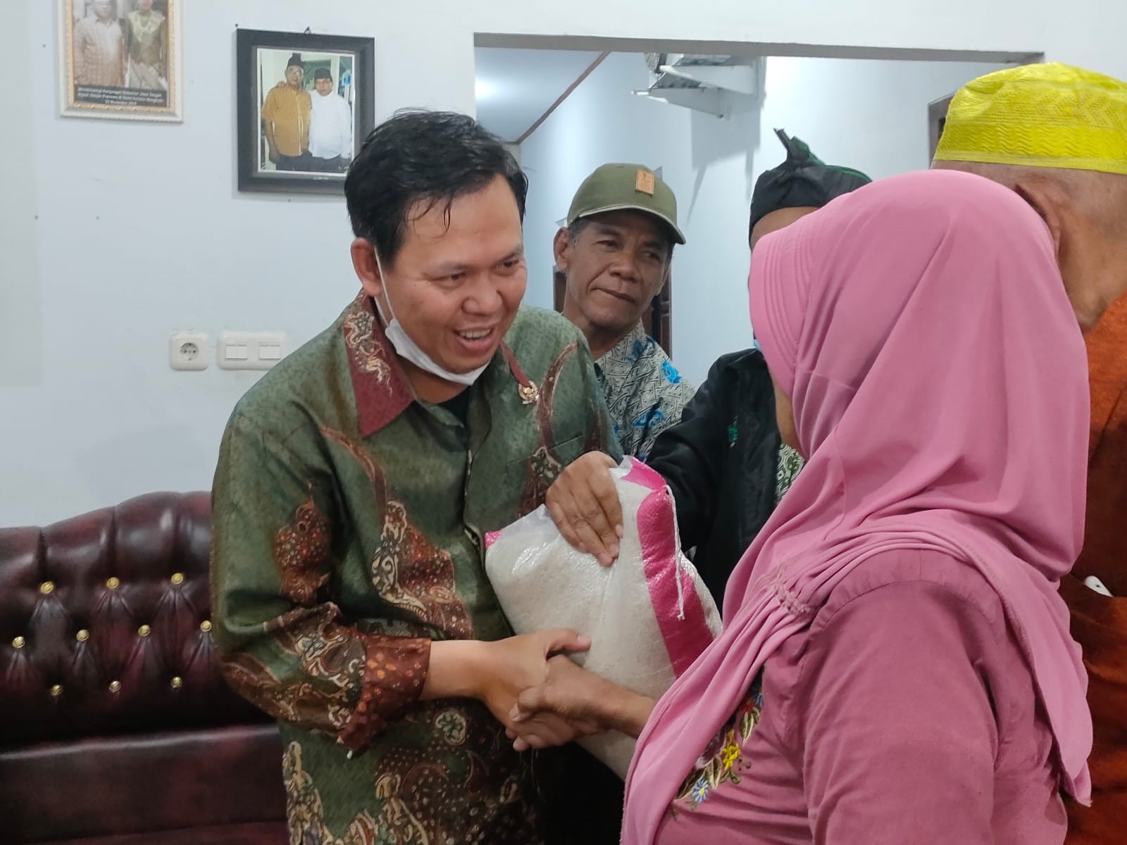 Sekarang saatnya kita bangkit untuk memulihkan kembali situasi daerah dan Indonesia dengan kerja keras dengan semangat persatuan.