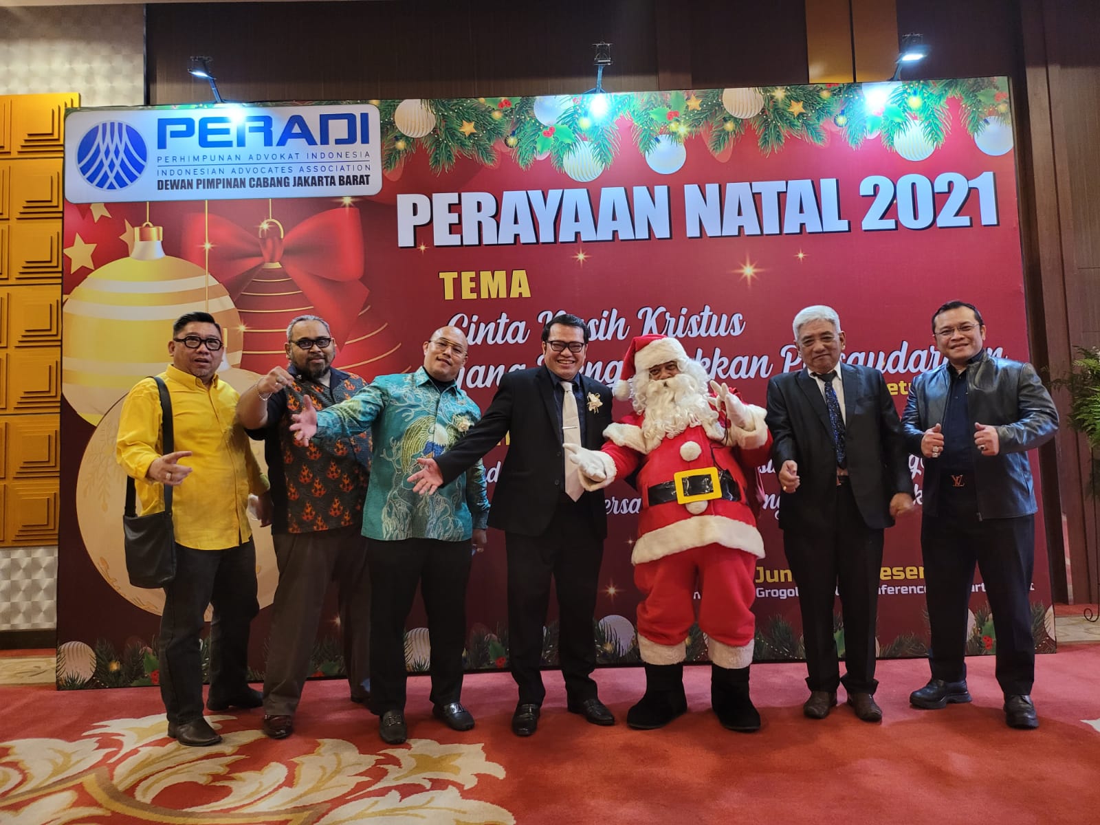 Peradi Jakarta Barat memberikan santunan bagi panti asuhan