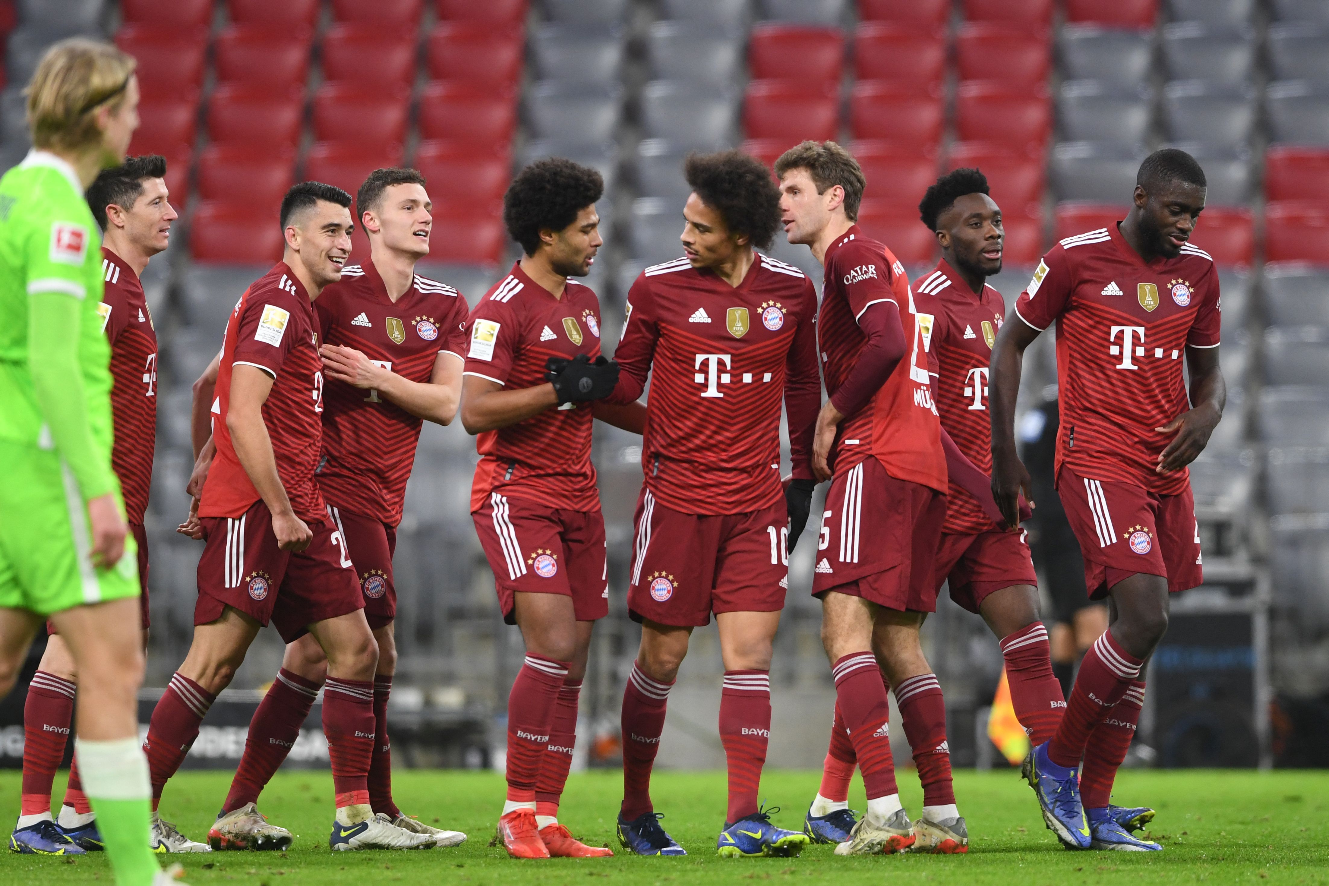 Para pemain Bayern Muenchen melakukan selebrasi usai mencetak gol ke gawnag Wolfsburg di laga Bundesliga.