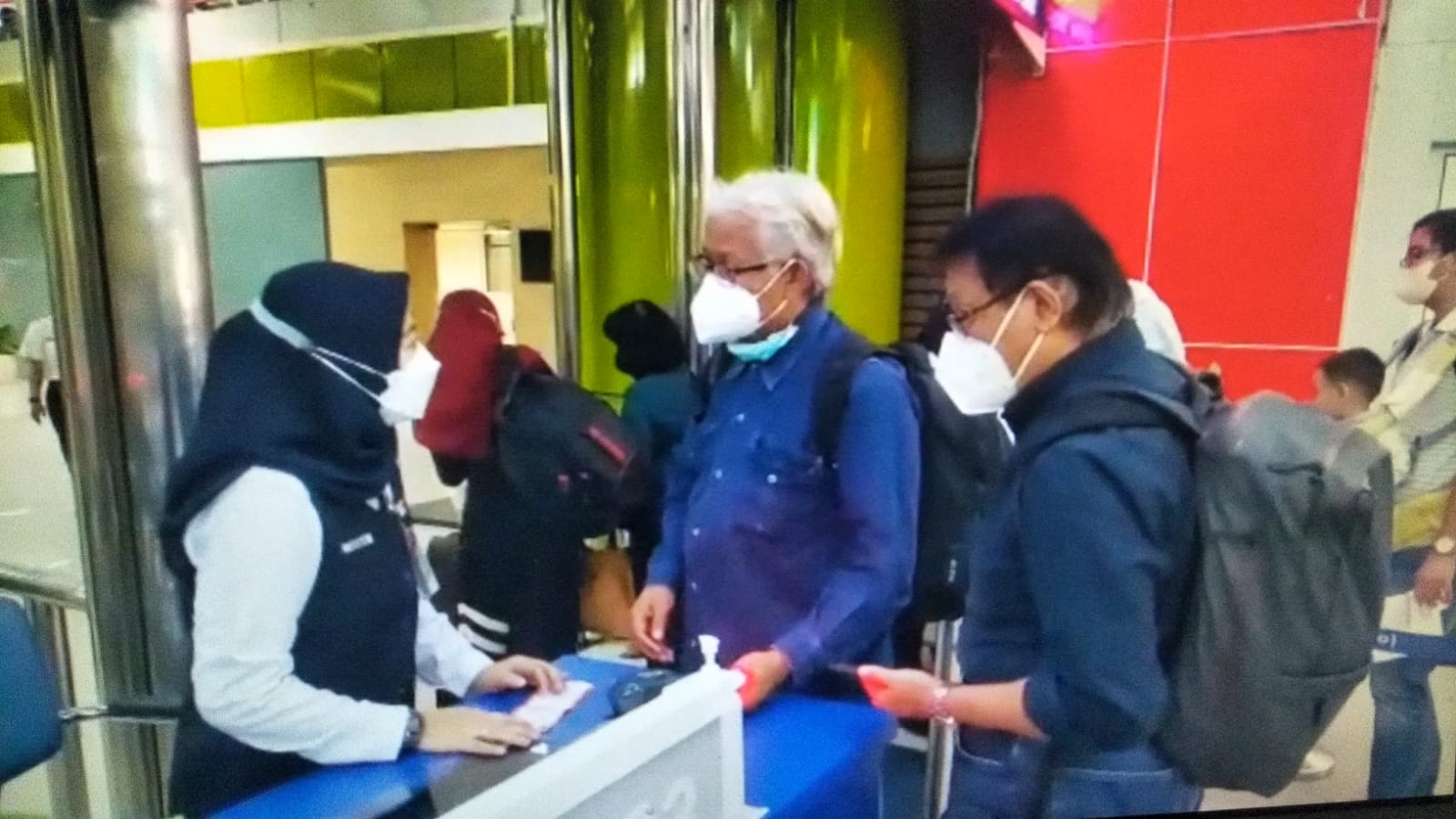 PT Kereta Api Indonesia (KAI) Daop 1 Jakarta mengalihkan 12 perjalanan kereta api (KA) jarak jauh dari Stasiun Gambir ke Stasiun Jatinegara.