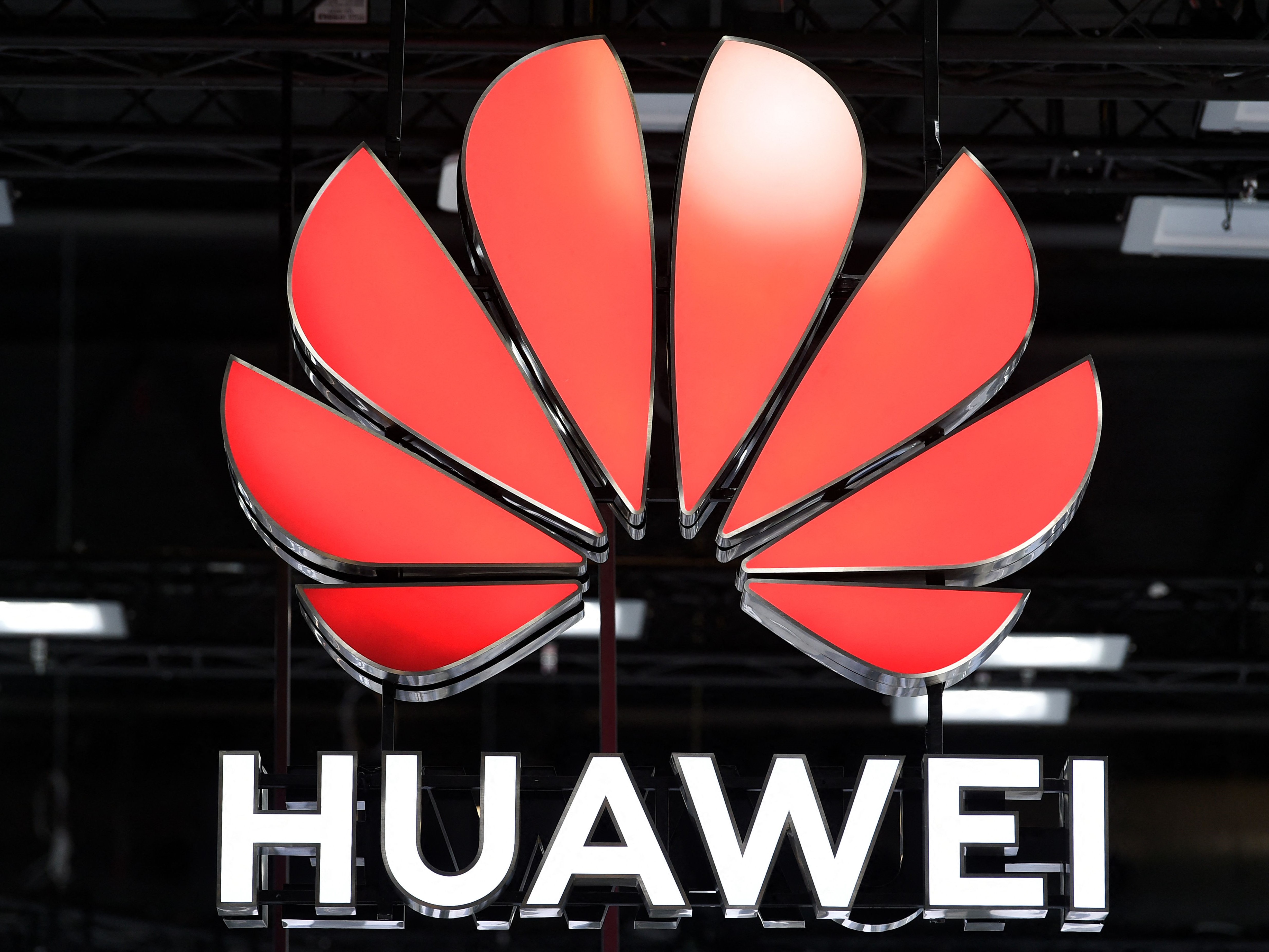 Sanksi Amerika Serikat Turunkan Pendapatan Huawei hingga 29%