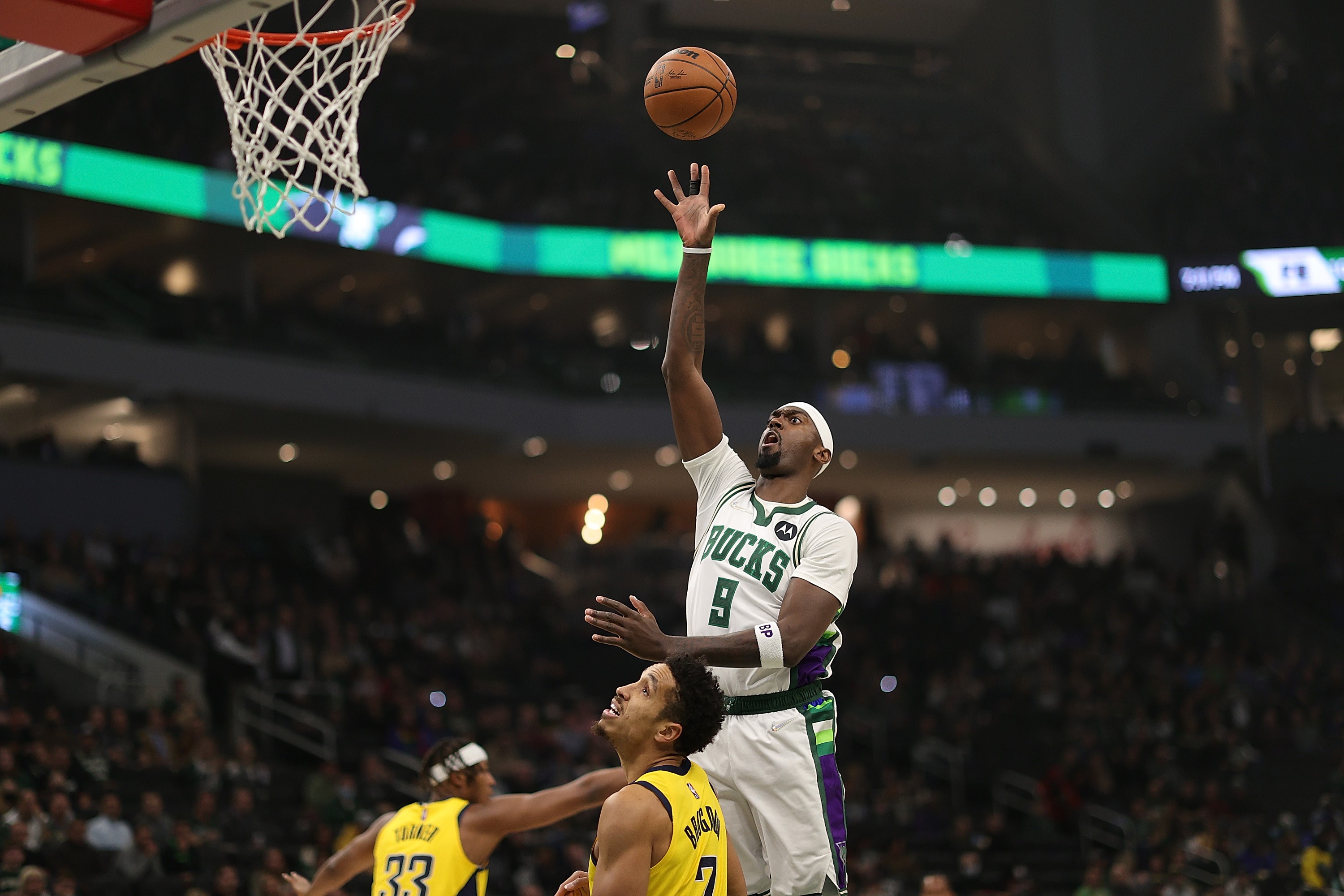 Laga NBA antara Milwaukee Bucks dan Indiana Pacers